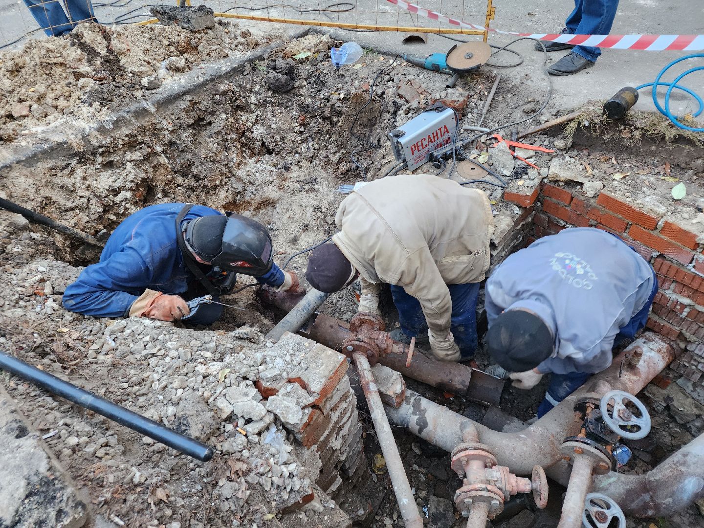 Чехов, улица Полиграфистов, ремонт теплотрассы, устранение утечки теплоносителя, восстановление теплоснабжения, пуск отопления,