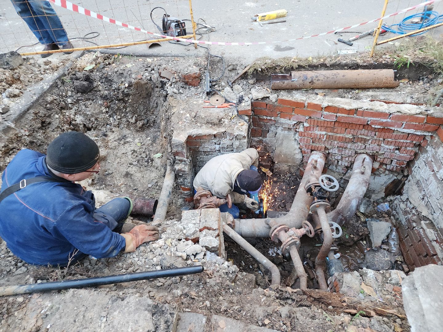 Чехов, улица Полиграфистов, ремонт теплотрассы, устранение утечки теплоносителя, восстановление теплоснабжения, пуск отопления,