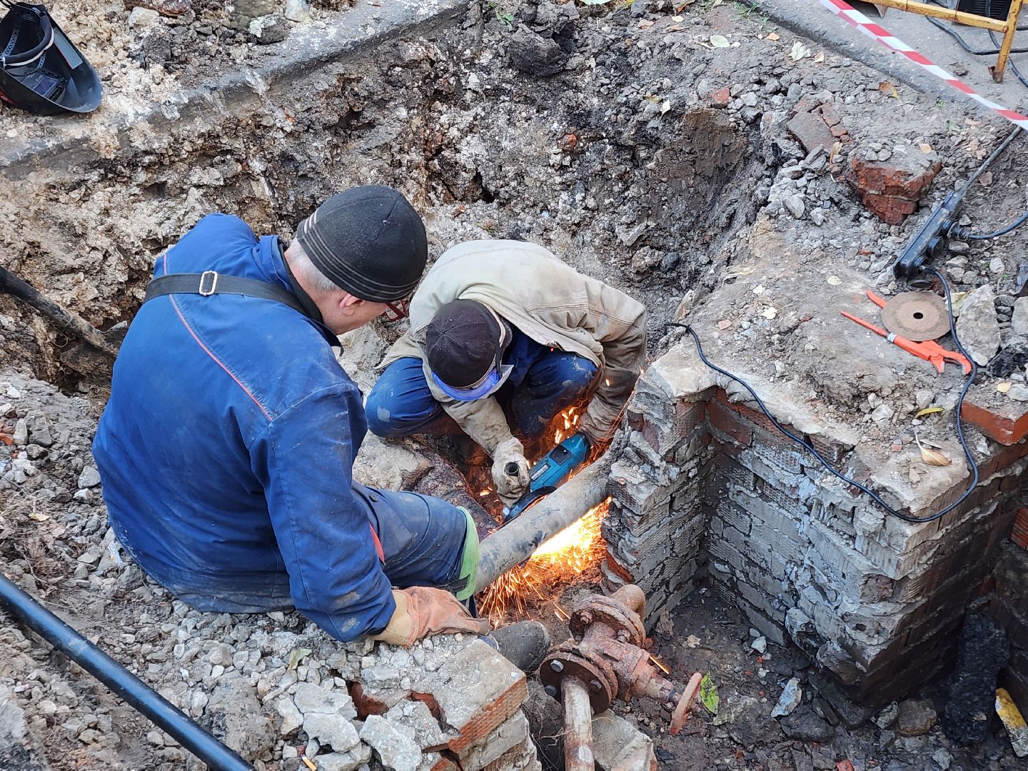 Чехов, улица Полиграфистов, ремонт теплотрассы, устранение утечки теплоносителя, восстановление теплоснабжения, пуск отопления,
