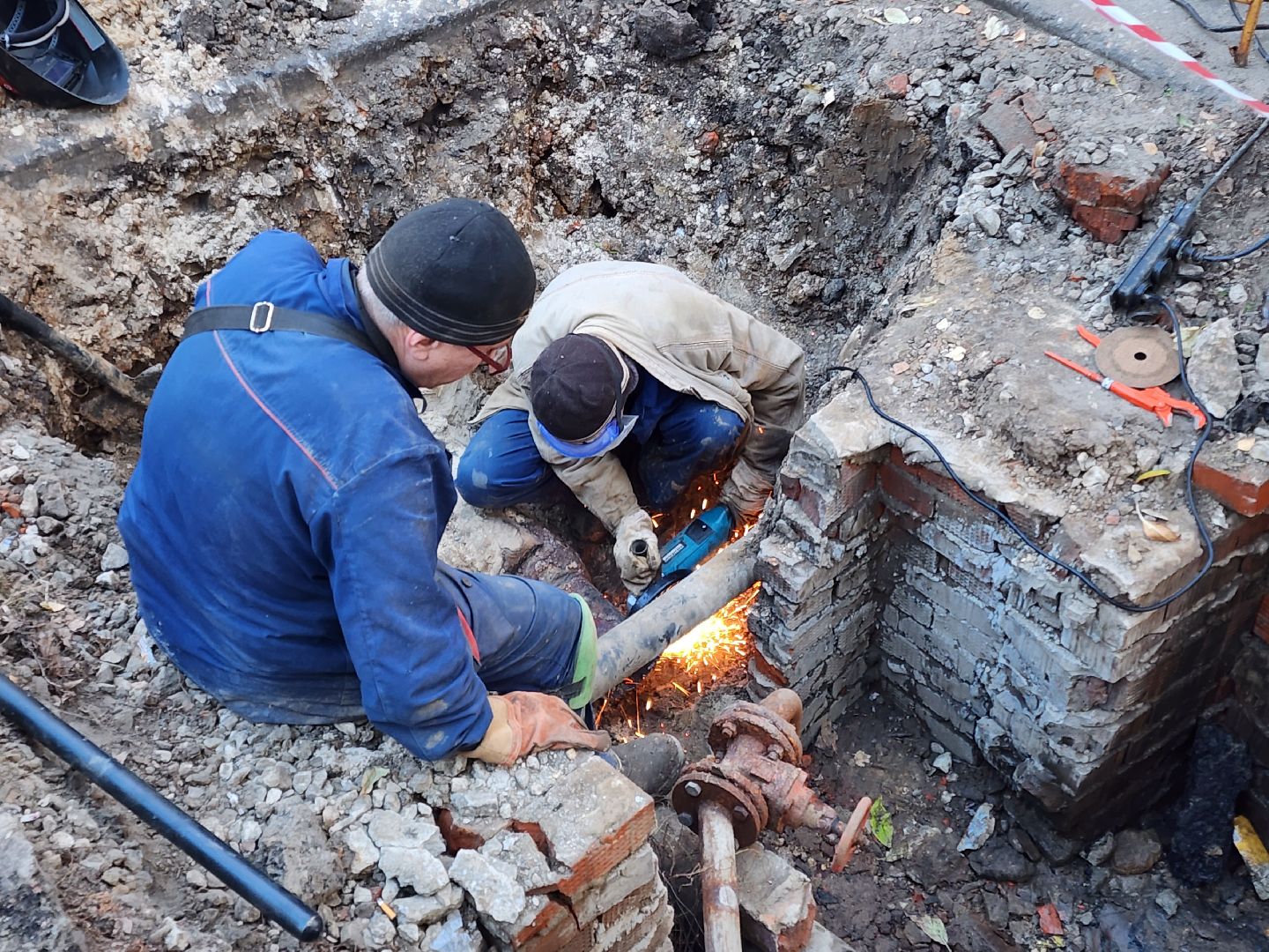 Чехов, улица Полиграфистов, ремонт теплотрассы, устранение утечки теплоносителя, восстановление теплоснабжения, пуск отопления,