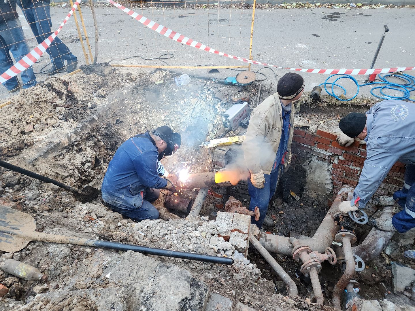 Чехов, улица Полиграфистов, ремонт теплотрассы, устранение утечки теплоносителя, восстановление теплоснабжения, пуск отопления,