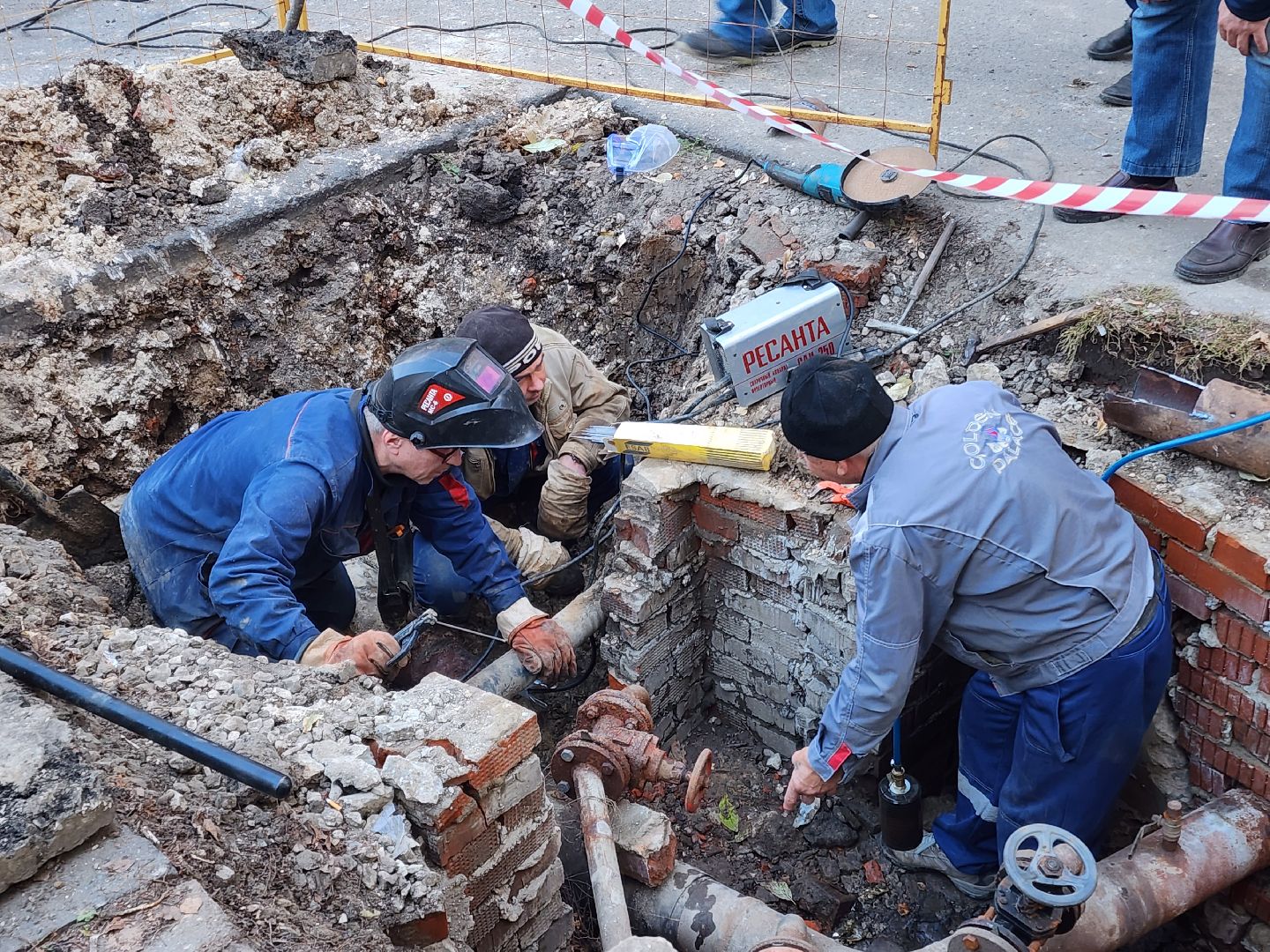 Чехов, улица Полиграфистов, ремонт теплотрассы, устранение утечки теплоносителя, восстановление теплоснабжения, пуск отопления,