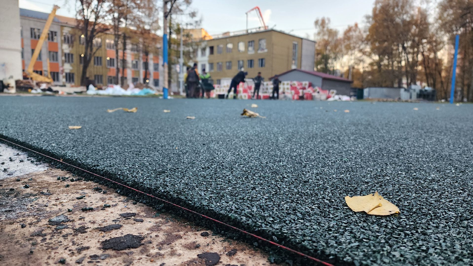 Укладка резинового покрытия, спортивная площадка, Школа, Лобня,