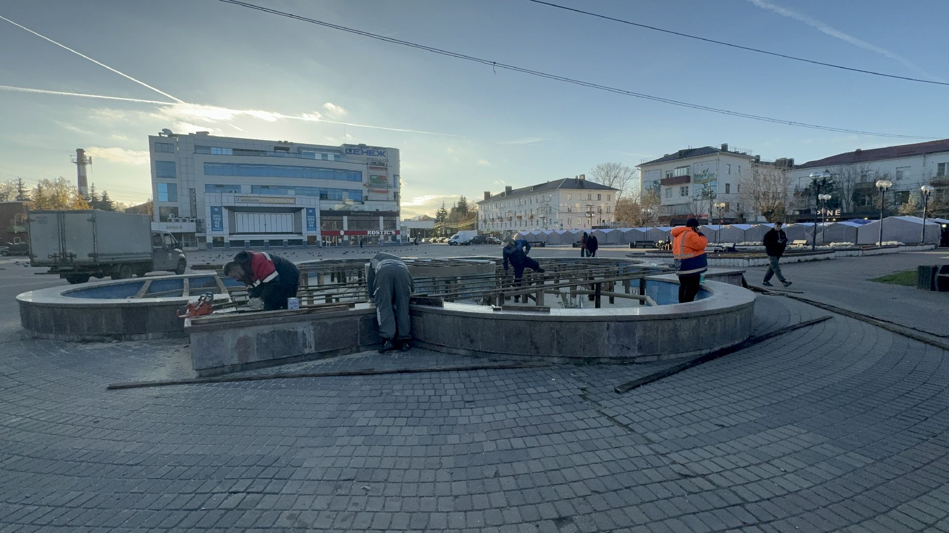 Солнечногорск, Фонтан, Зимний период, Рабочие, Жители,
