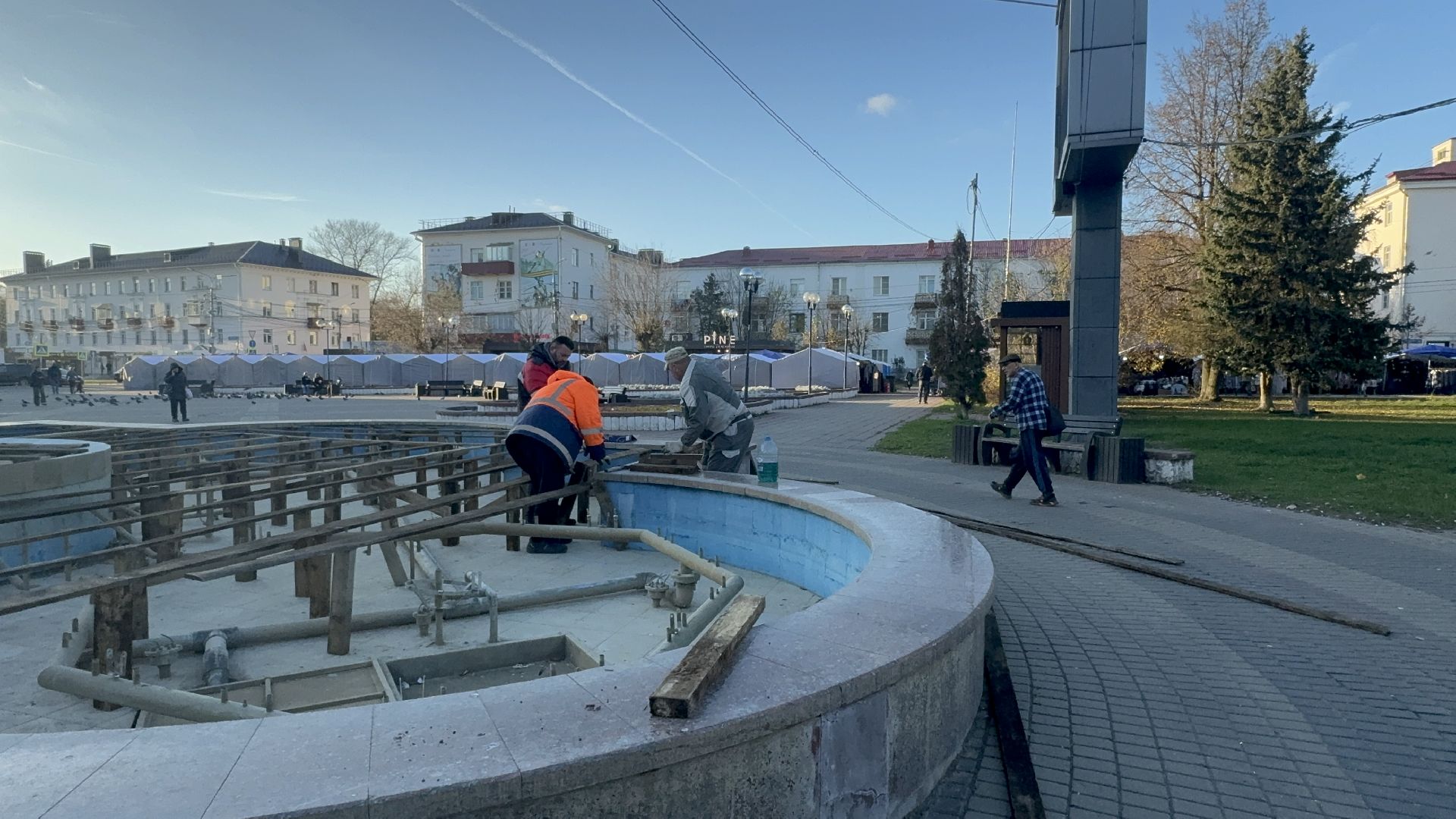 Солнечногорск, Фонтан, Зимний период, Рабочие, Жители,