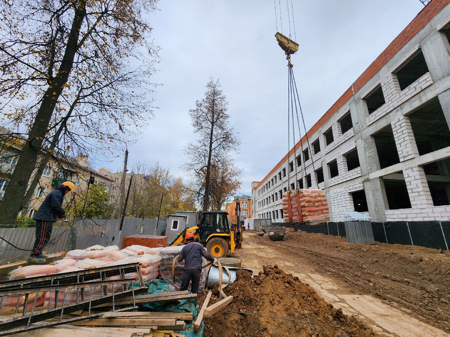 Чехов, школа 3, пристройка, строительство, возведение, обустройство кровли, парапет, наружные сети,