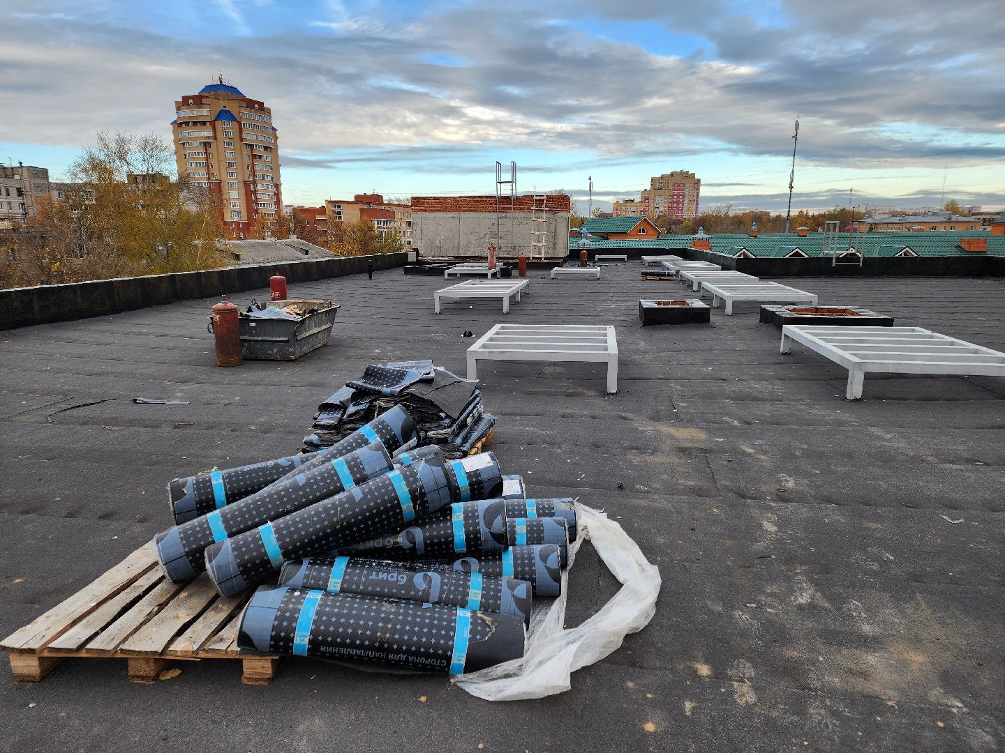 Чехов, школа 3, пристройка, строительство, возведение, обустройство кровли, парапет, наружные сети,