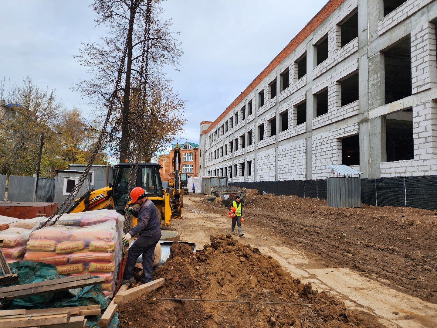 Чехов, школа 3, пристройка, строительство, возведение, обустройство кровли, парапет, наружные сети,