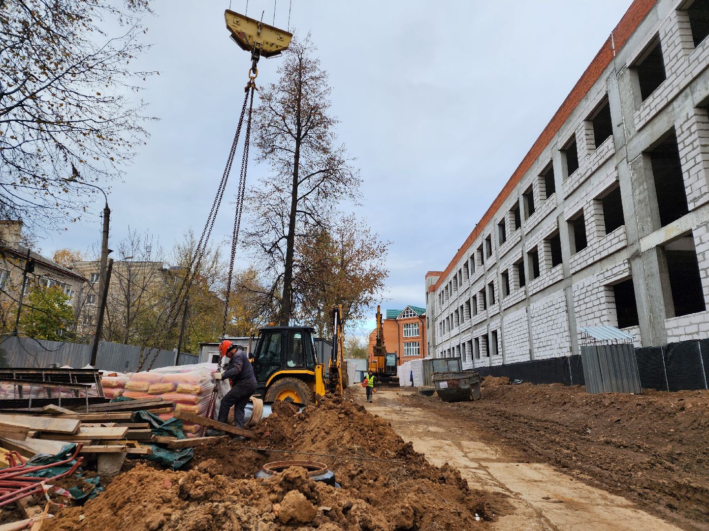 Чехов, школа 3, пристройка, строительство, возведение, обустройство кровли, парапет, наружные сети,
