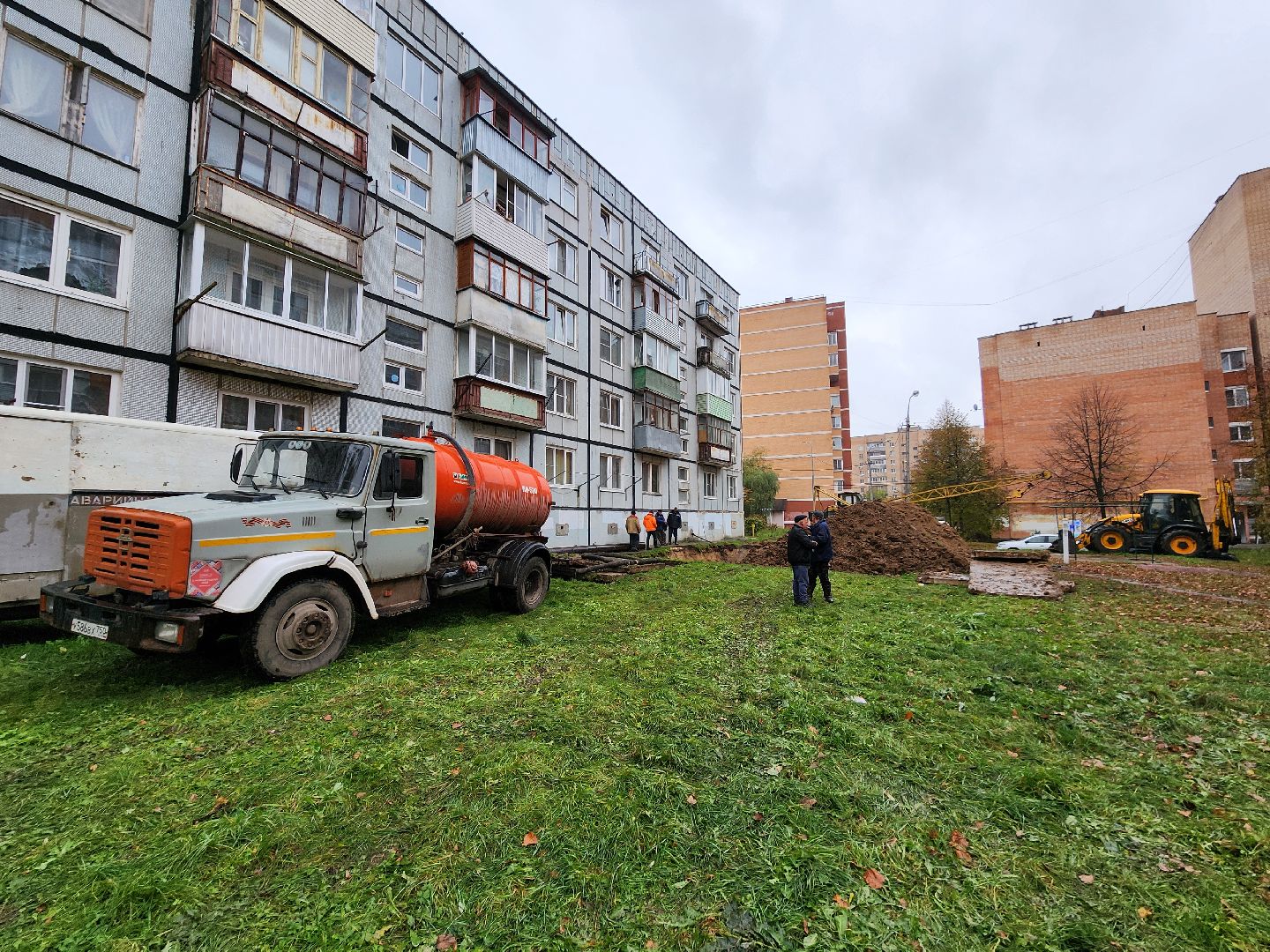 Чехов, ремонт теплотрассы, замена труб отопления, теплоснабжение, устранение протечки теплоносителя, улица Чехова, вишневый бульвар, глава округа Михаил Собакин,