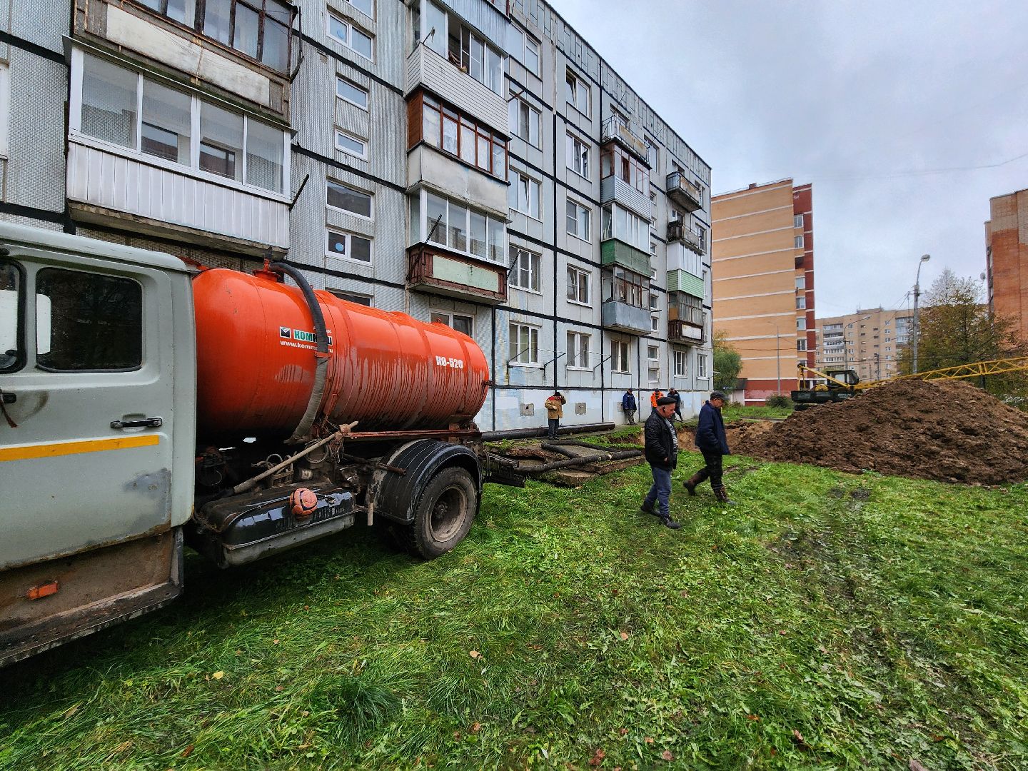 Чехов, ремонт теплотрассы, замена труб отопления, теплоснабжение, устранение протечки теплоносителя, улица Чехова, вишневый бульвар, глава округа Михаил Собакин,