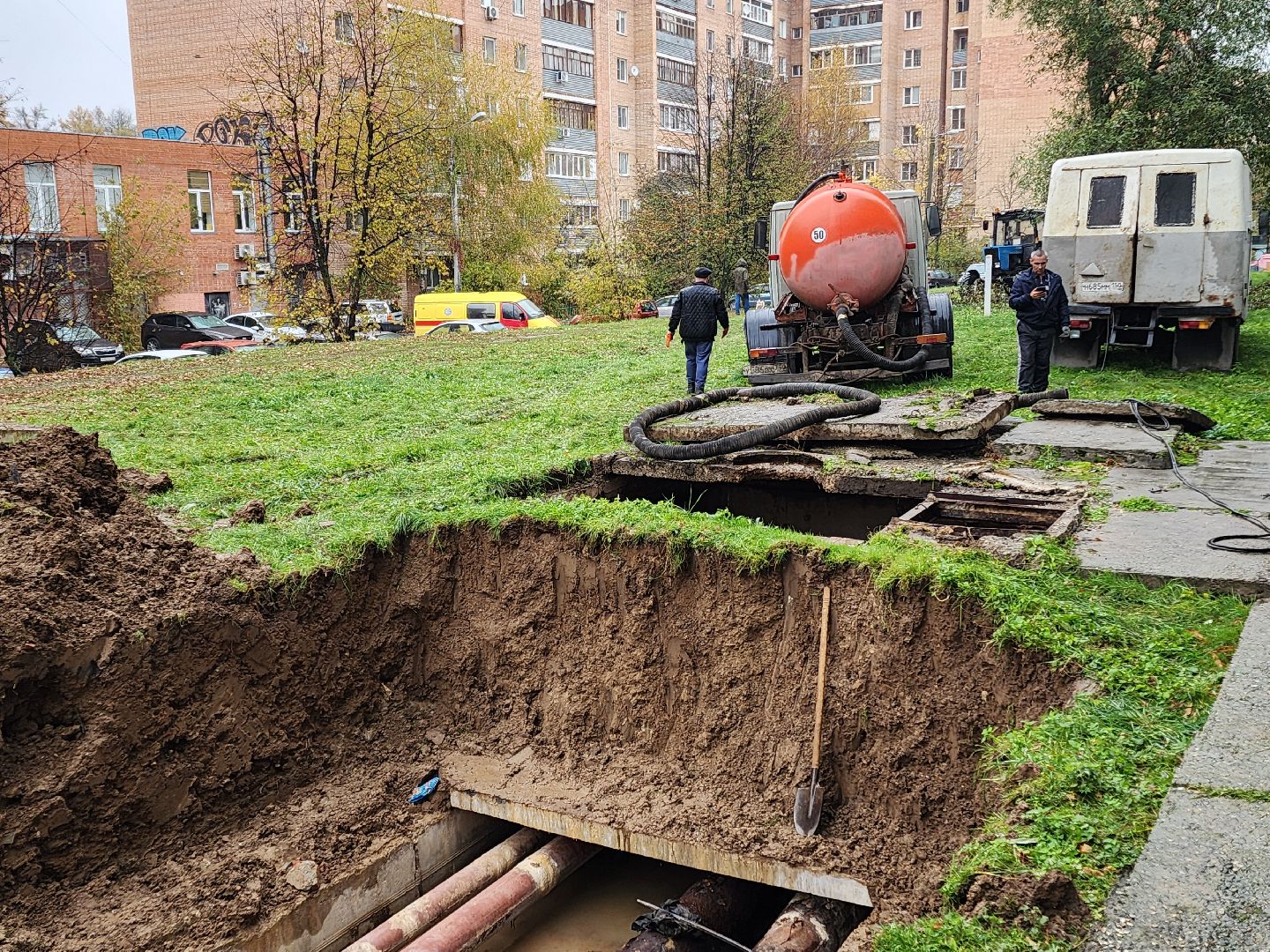 Чехов, ремонт теплотрассы, замена труб отопления, теплоснабжение, устранение протечки теплоносителя, улица Чехова, вишневый бульвар, глава округа Михаил Собакин,