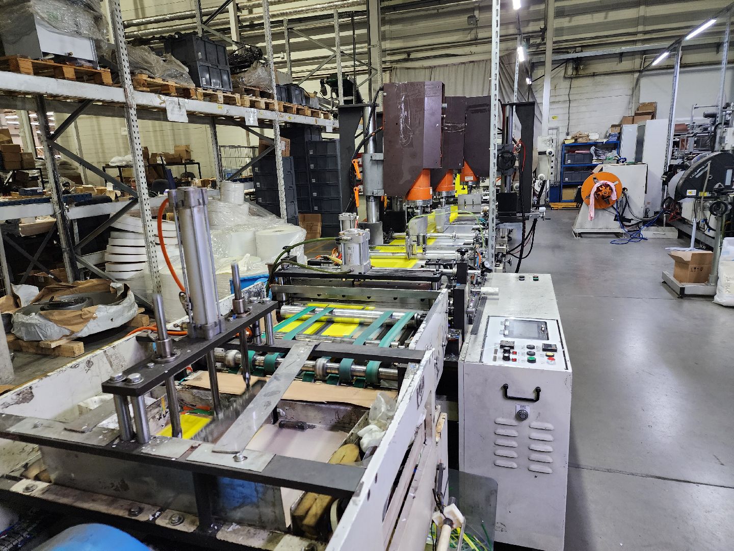 Чехов, мебельная фабрика Бюрократ, производство канцелярских товаров, изготовление канцтоваров, папки, файлы, канцтовары из пластика, развитие производства,