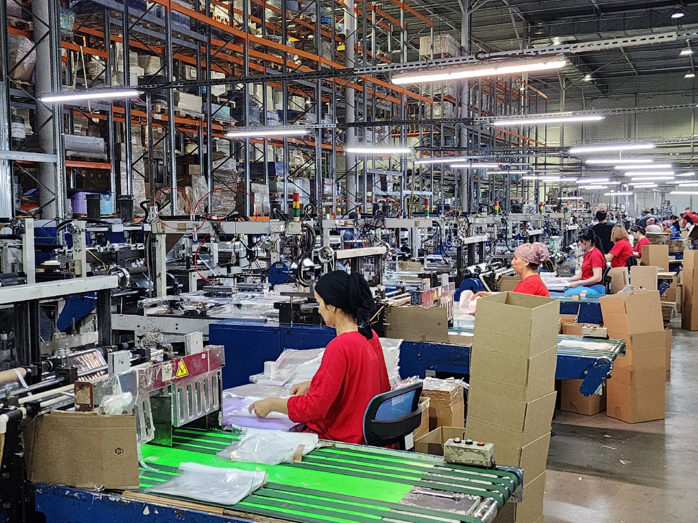 Чехов, мебельная фабрика Бюрократ, производство канцелярских товаров, изготовление канцтоваров, папки, файлы, канцтовары из пластика, развитие производства,