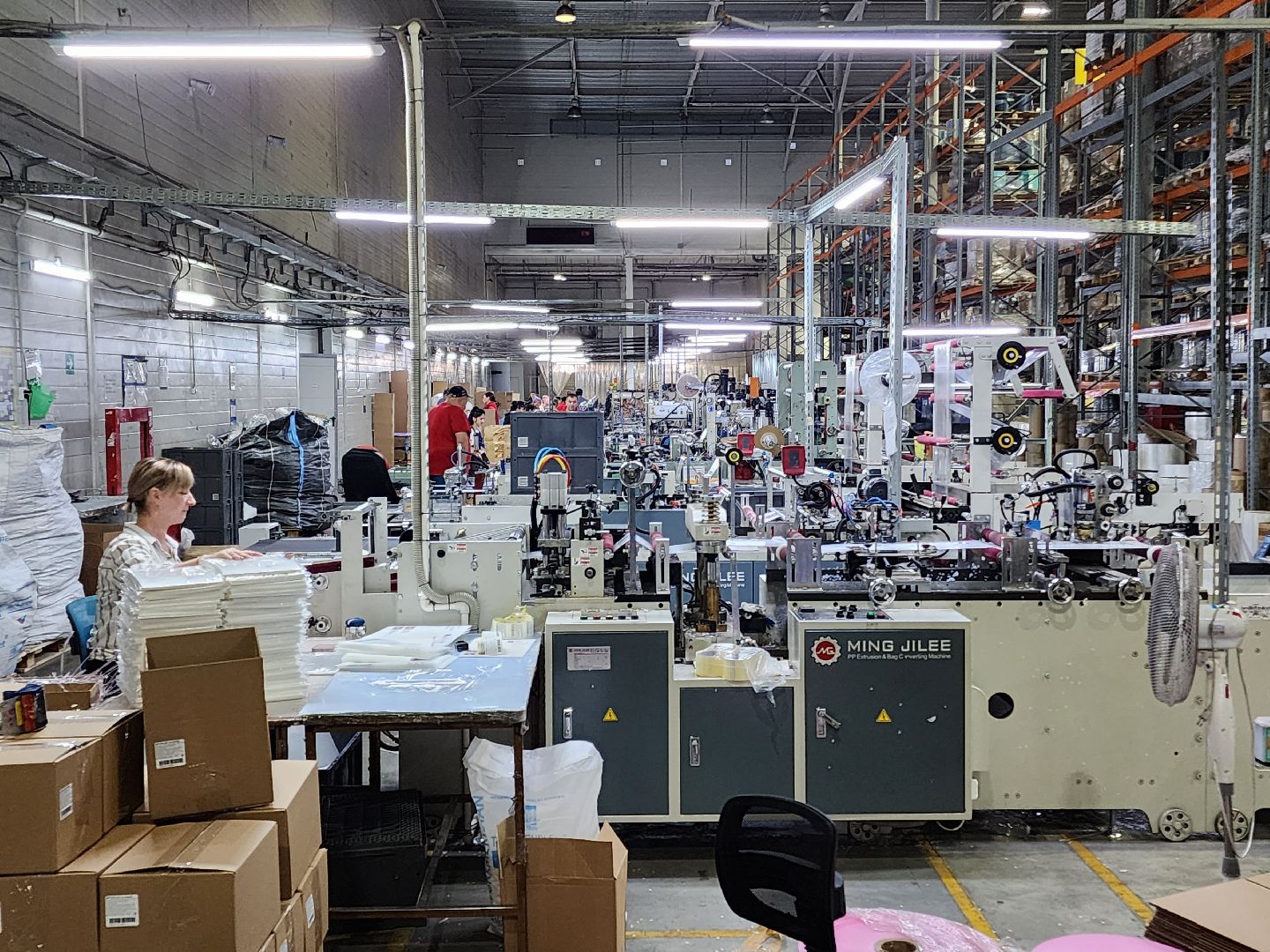 Чехов, мебельная фабрика Бюрократ, производство канцелярских товаров, изготовление канцтоваров, папки, файлы, канцтовары из пластика, развитие производства,