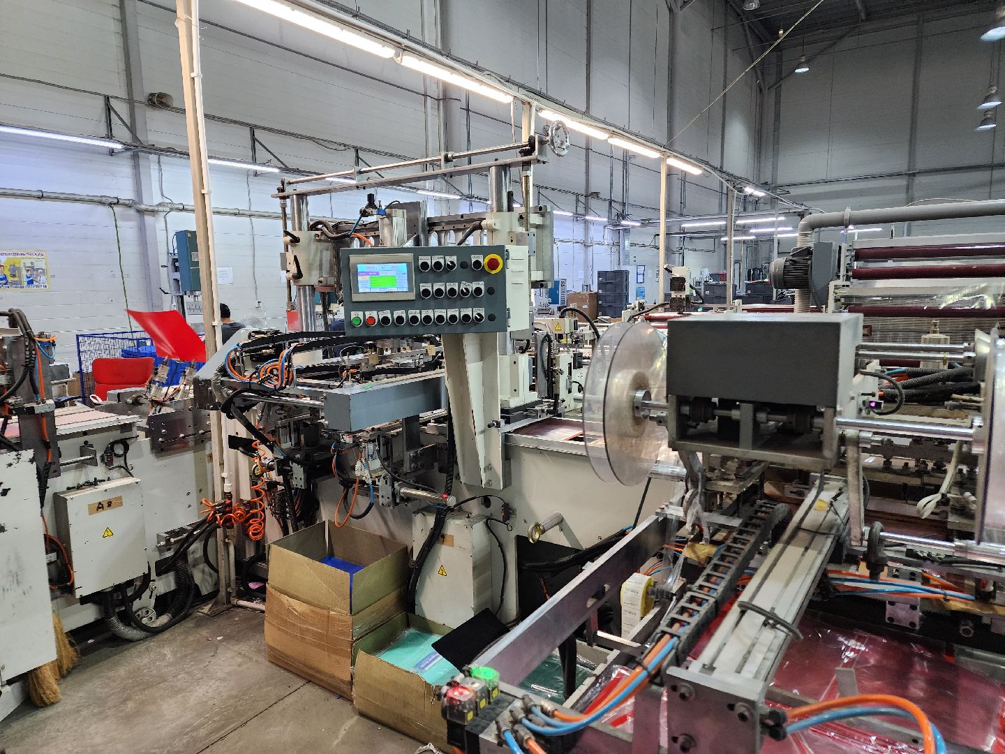 Чехов, мебельная фабрика Бюрократ, производство канцелярских товаров, изготовление канцтоваров, папки, файлы, канцтовары из пластика, развитие производства,