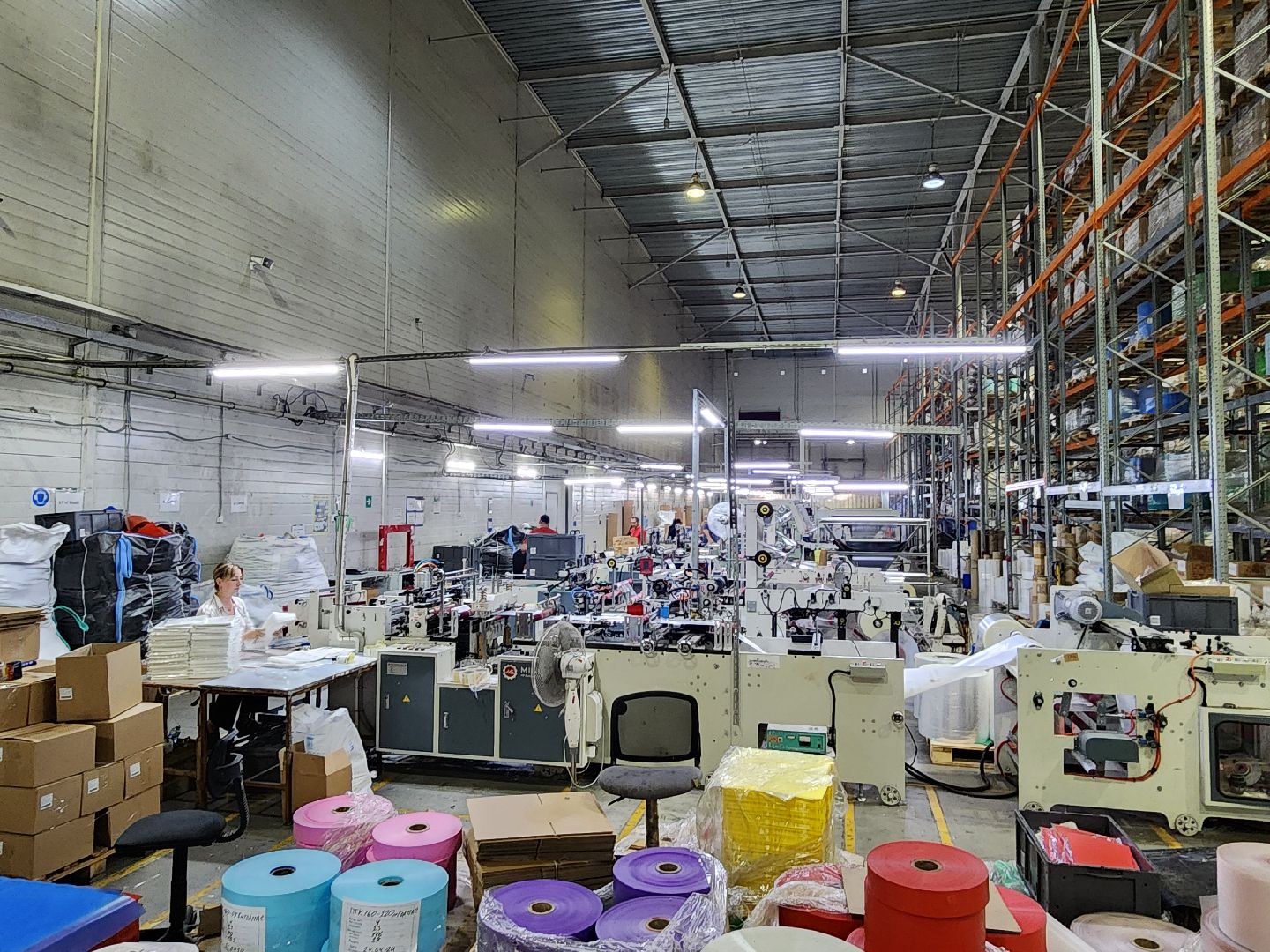 Чехов, мебельная фабрика Бюрократ, производство канцелярских товаров, изготовление канцтоваров, папки, файлы, канцтовары из пластика, развитие производства,