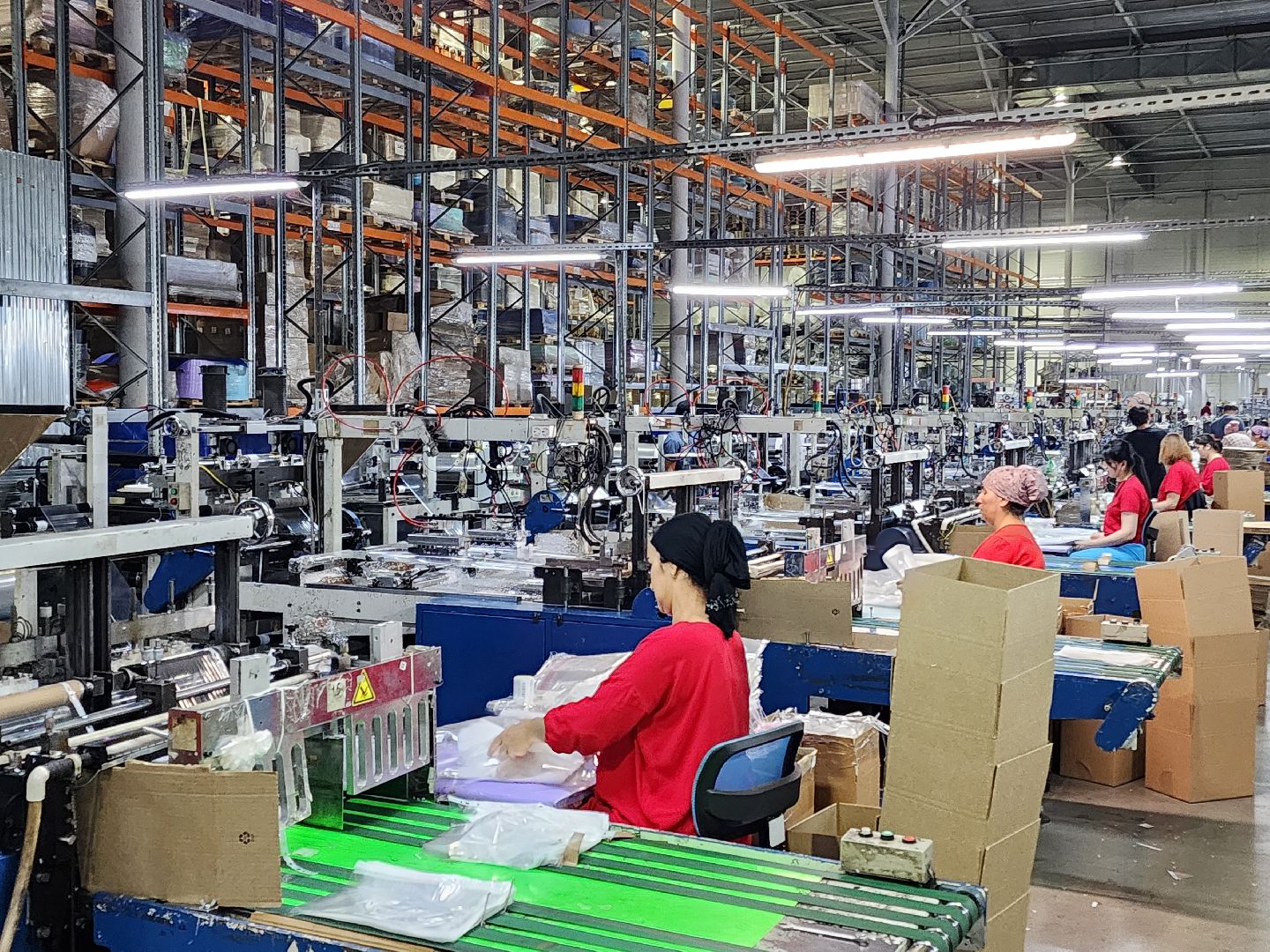 Чехов, мебельная фабрика Бюрократ, производство канцелярских товаров, изготовление канцтоваров, папки, файлы, канцтовары из пластика, развитие производства,