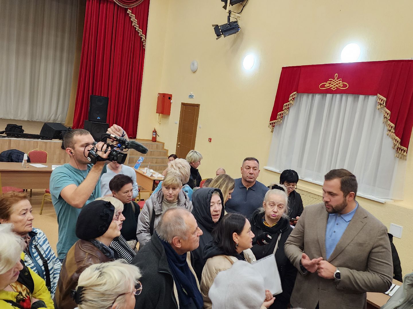 Чехов, село Троицкое, выездная администрация, встреча с жителями, обращения граждан, освещение, уборка территорий, оплата коммунальных услуг, глава округа михаил собакин,