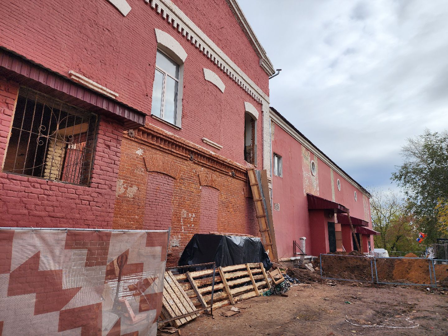 серпухов, дк исток, улица красный текстильщик, ремонт дк, пескоструй, реконструкция,