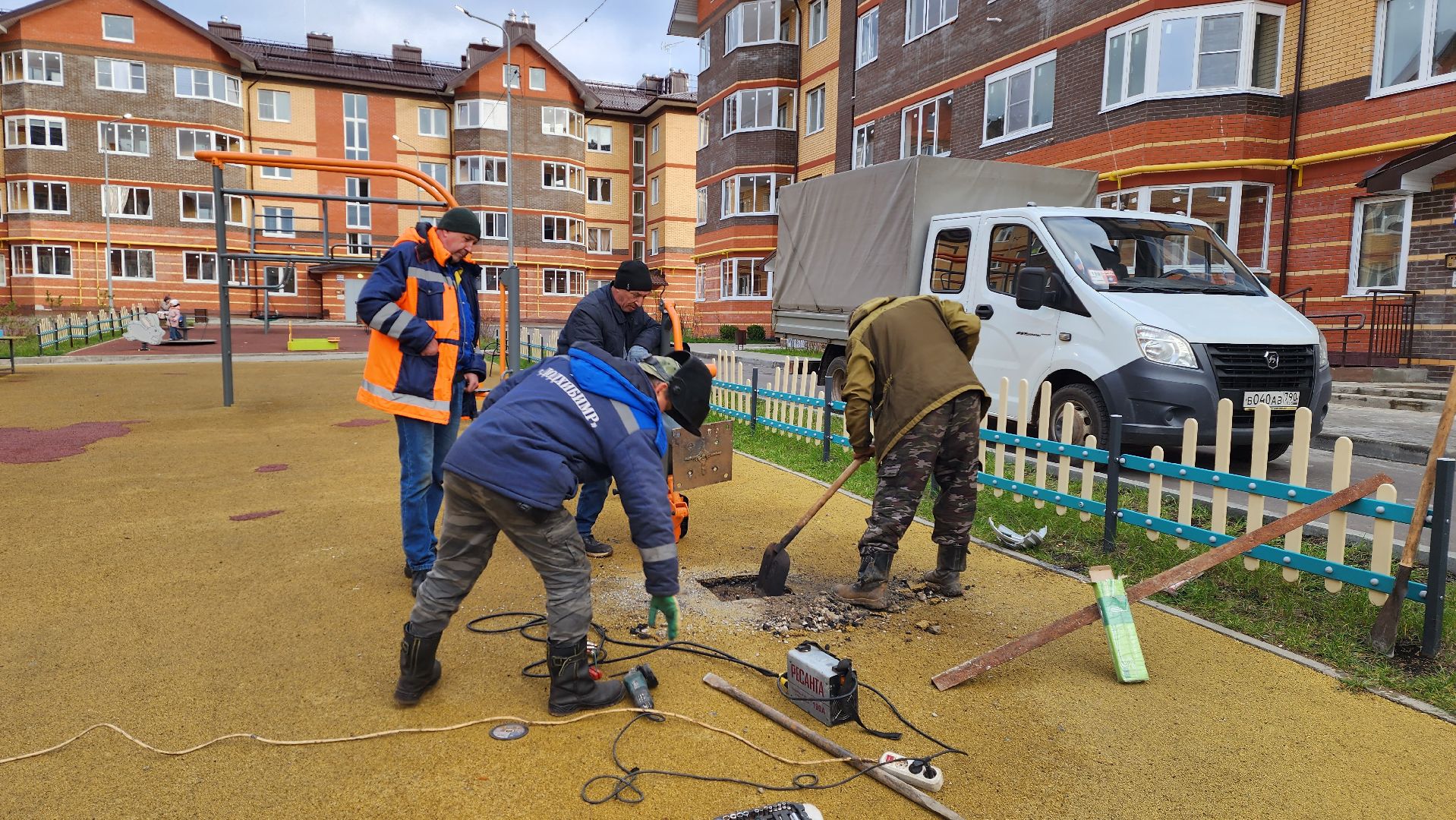 спортивная площадка, спорт - это жизнь, общество,