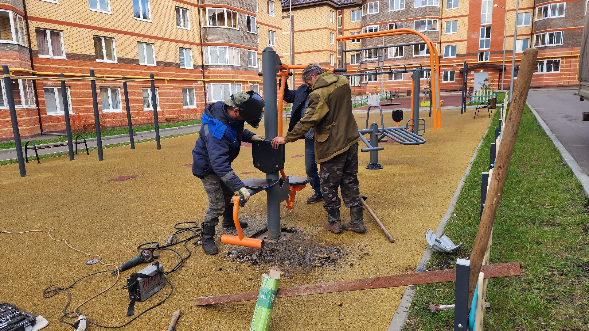 спортивная площадка, спорт - это жизнь, общество,