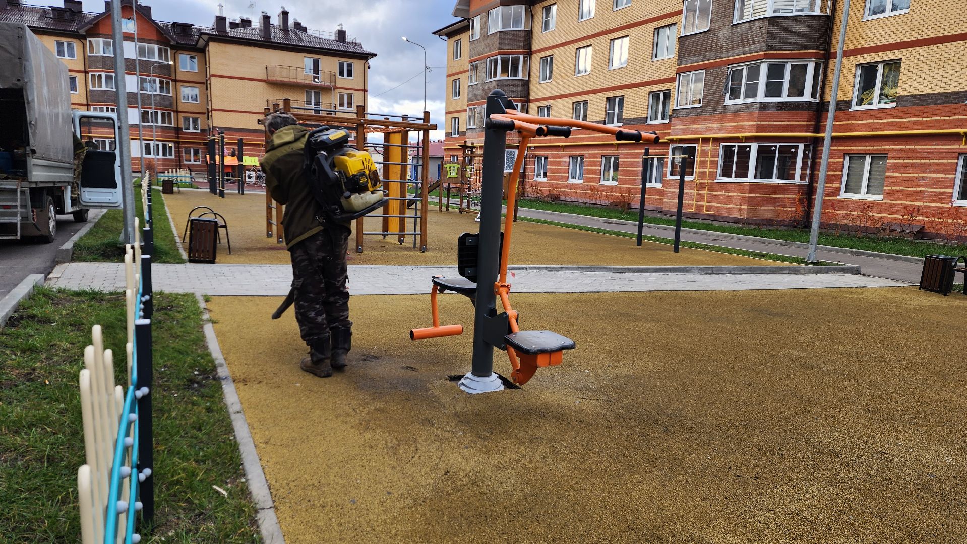 спортивная площадка, спорт - это жизнь, общество,