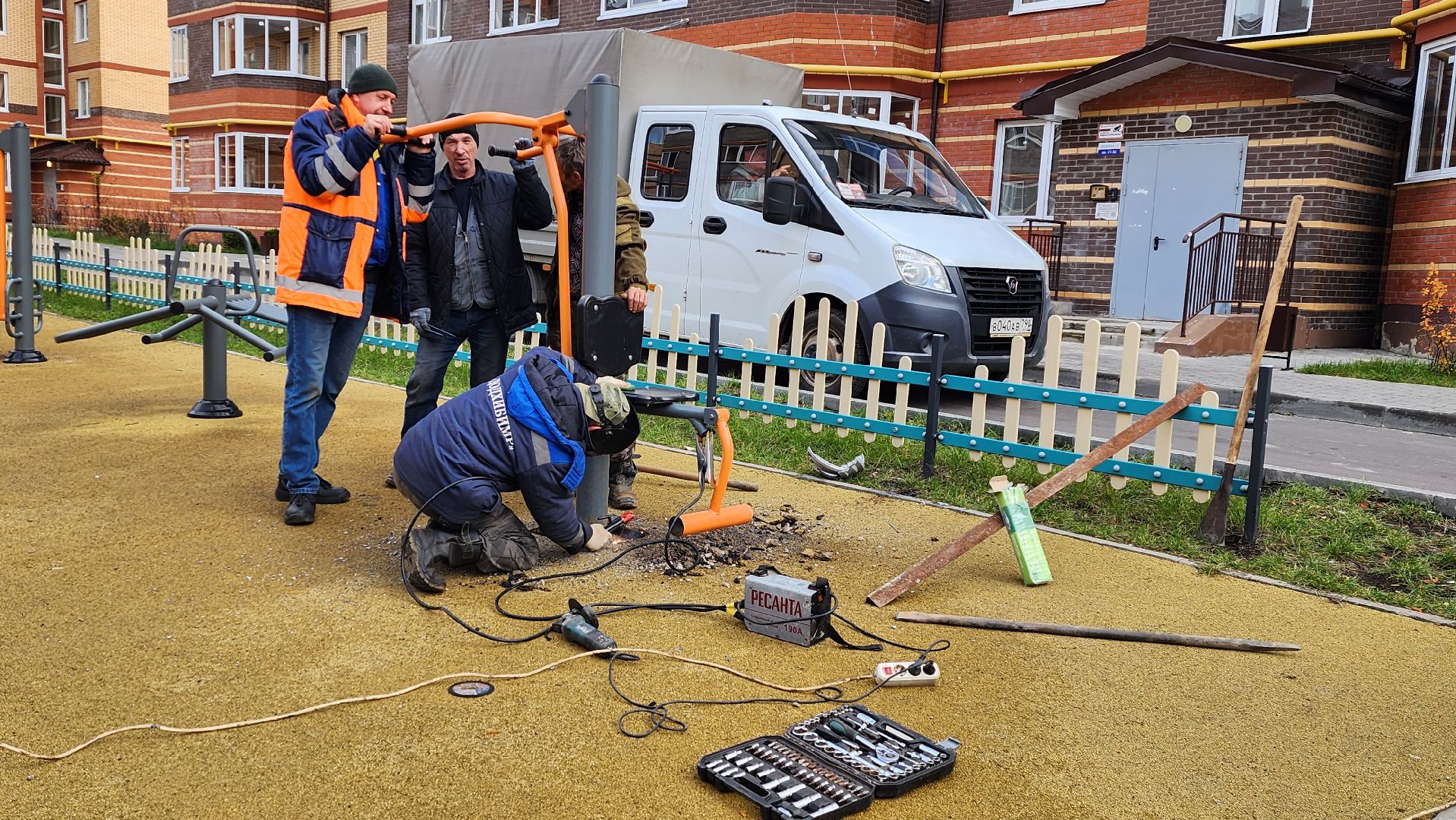 спортивная площадка, спорт - это жизнь, общество,