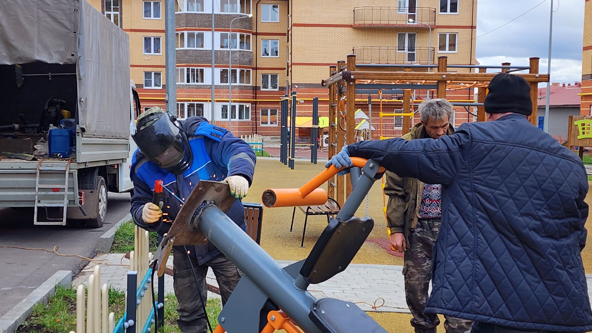 спортивная площадка, спорт - это жизнь, общество,