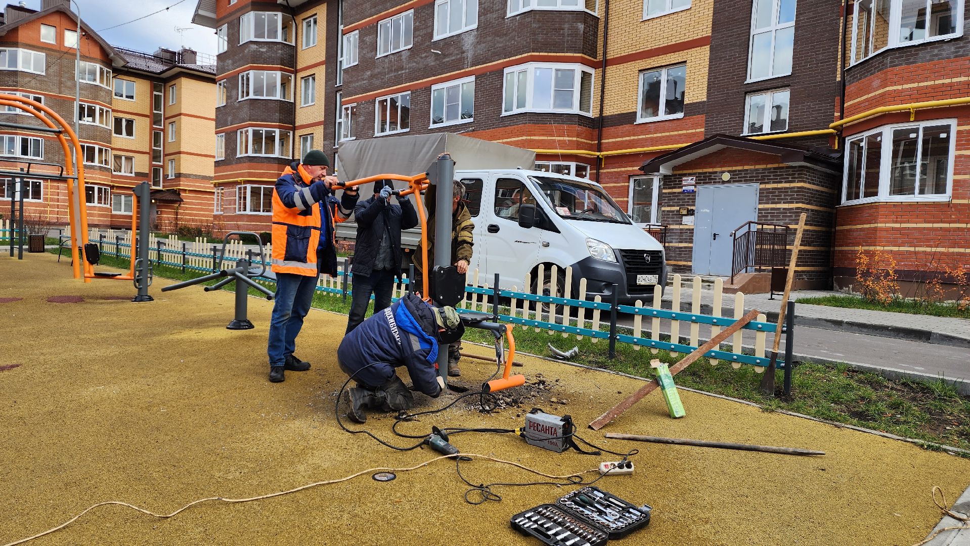 спортивная площадка, спорт - это жизнь, общество,