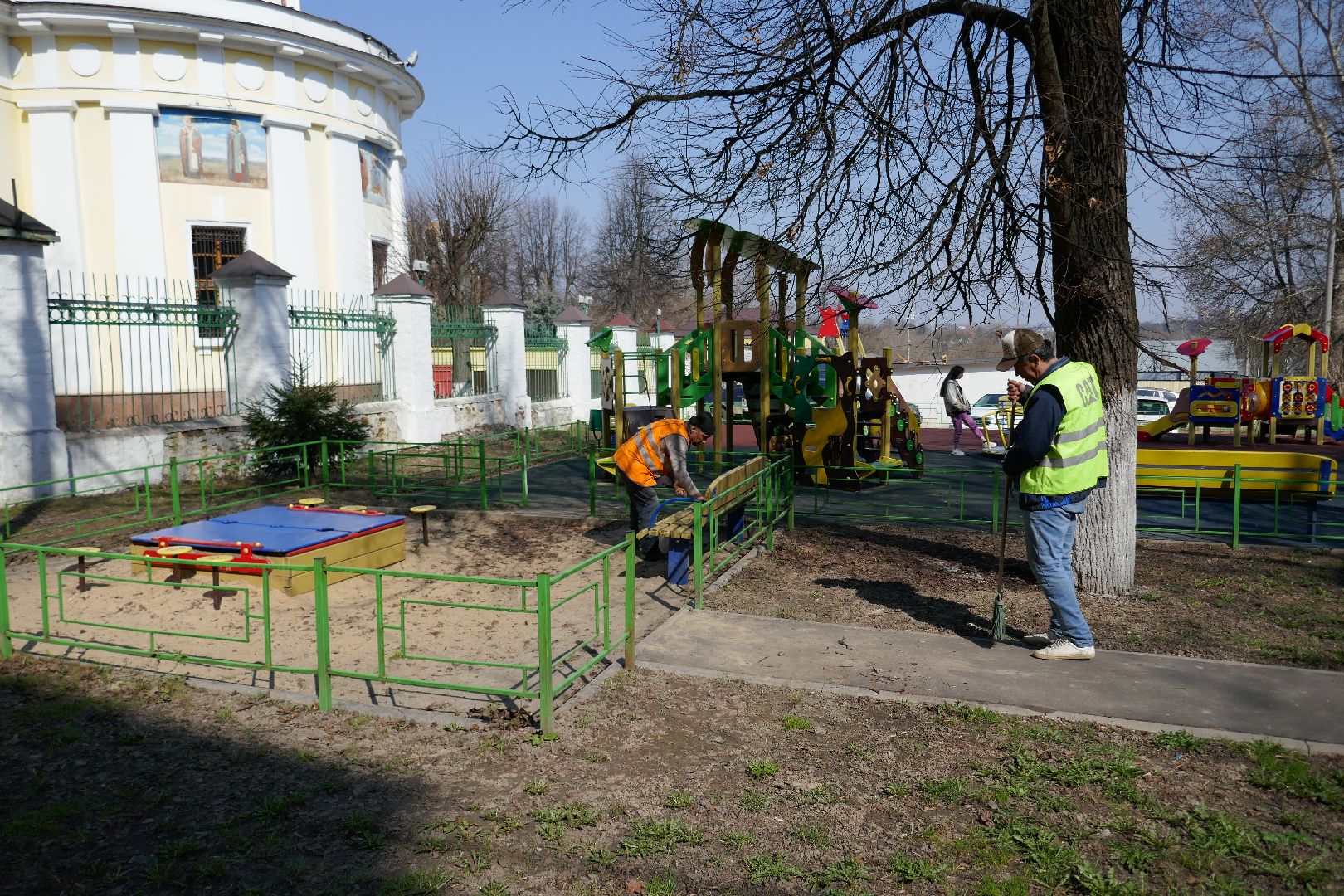 Подольск, благоустройство, скамейки, коммунальные службы