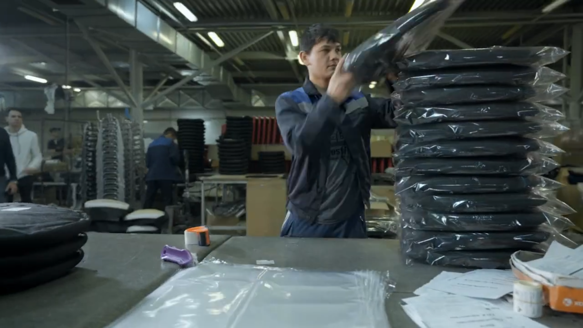 Чехов, фабрика Бюрократ, производство офисных кресел, компьютерные кресла, стулья, мебель, развитие производства,