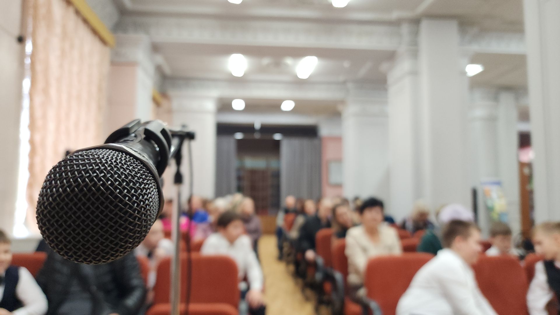 электросталь, культура подмосковья, культура электростали, художник, библиотека, библиотека паустовского, выставка картин,