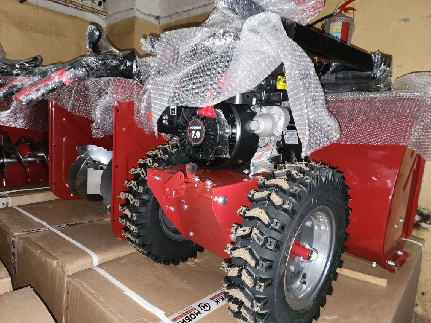 можайск, можайский городской округ, подмосковье, уборка снега, новая техника, губернатор мо, обновления парка техники, трактор, зима, содержание дорог,