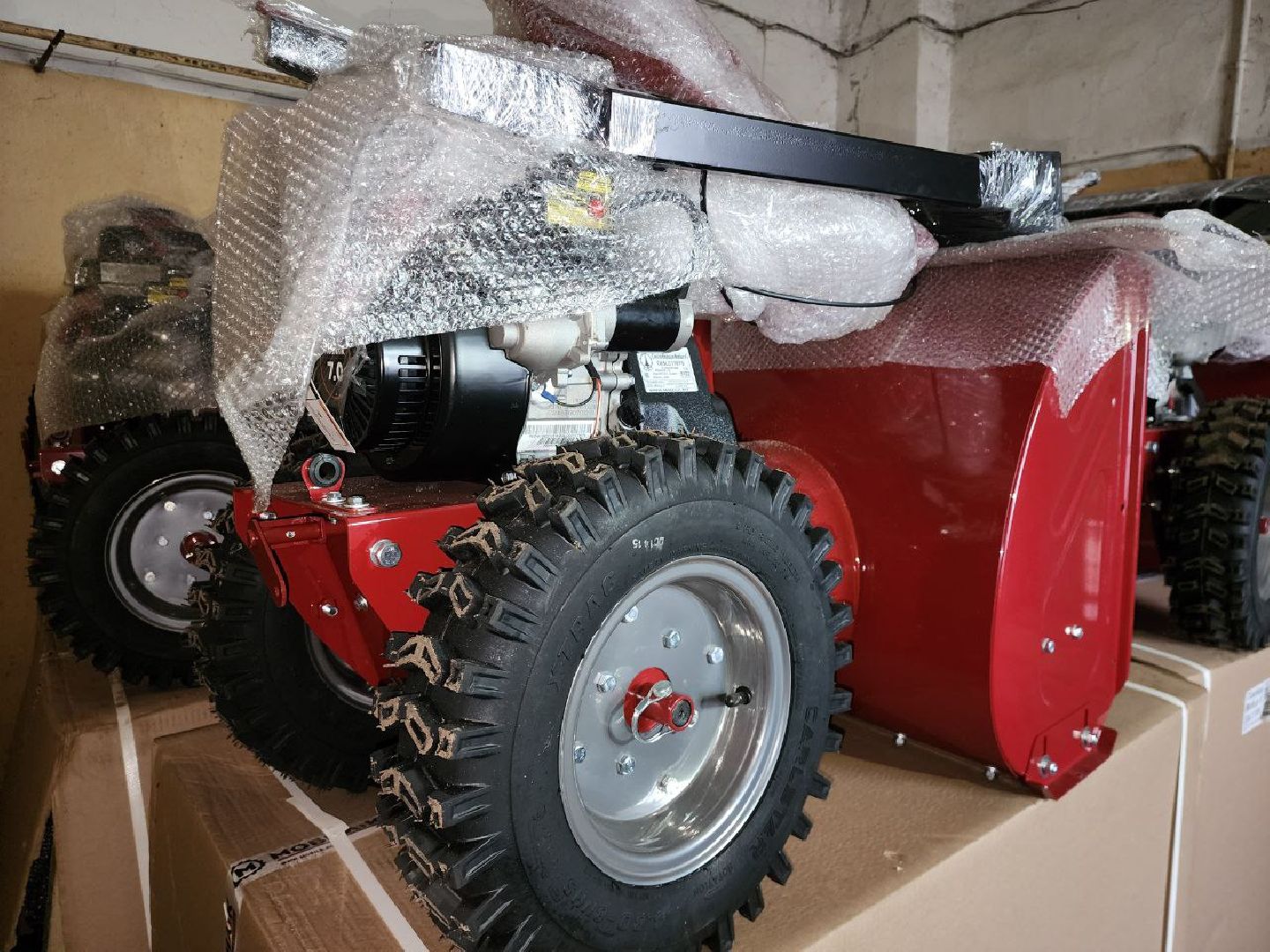 можайск, можайский городской округ, подмосковье, уборка снега, новая техника, губернатор мо, обновления парка техники, трактор, зима, содержание дорог,