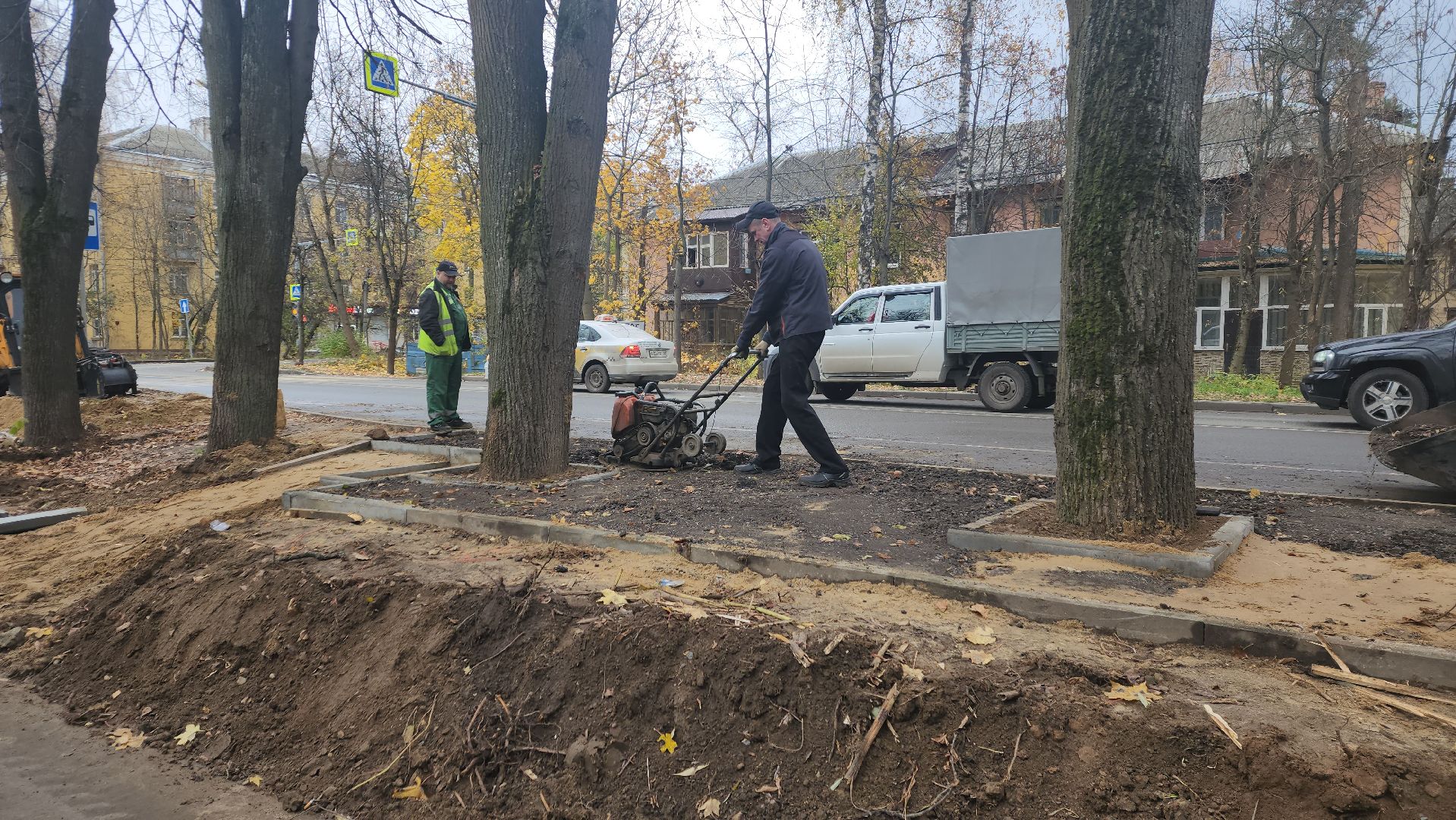 пушкино, автобусная остановка, площадка, жители, общественный транспорт, зеленые аллеи, липа,