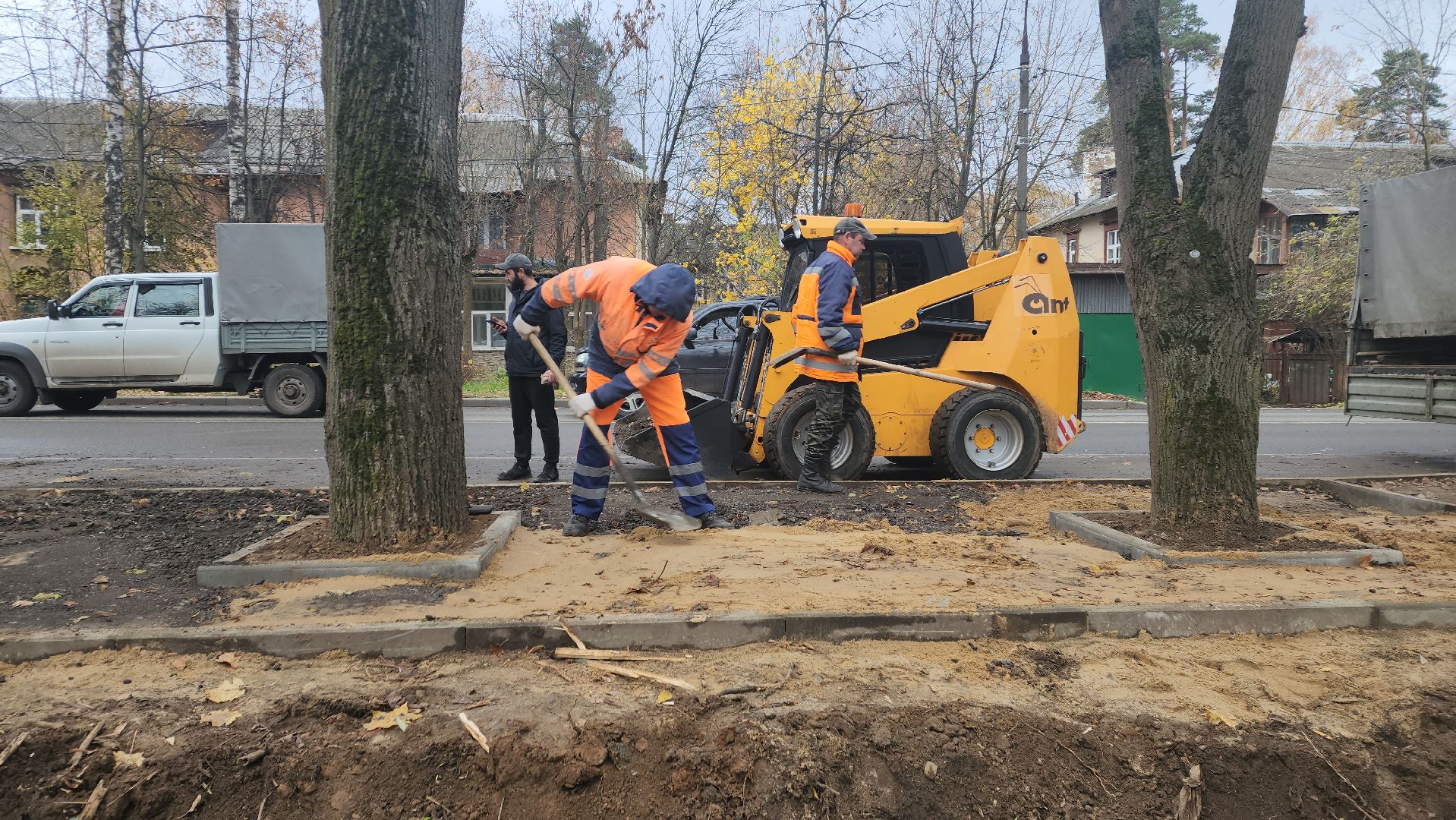 пушкино, автобусная остановка, площадка, жители, общественный транспорт, зеленые аллеи, липа,