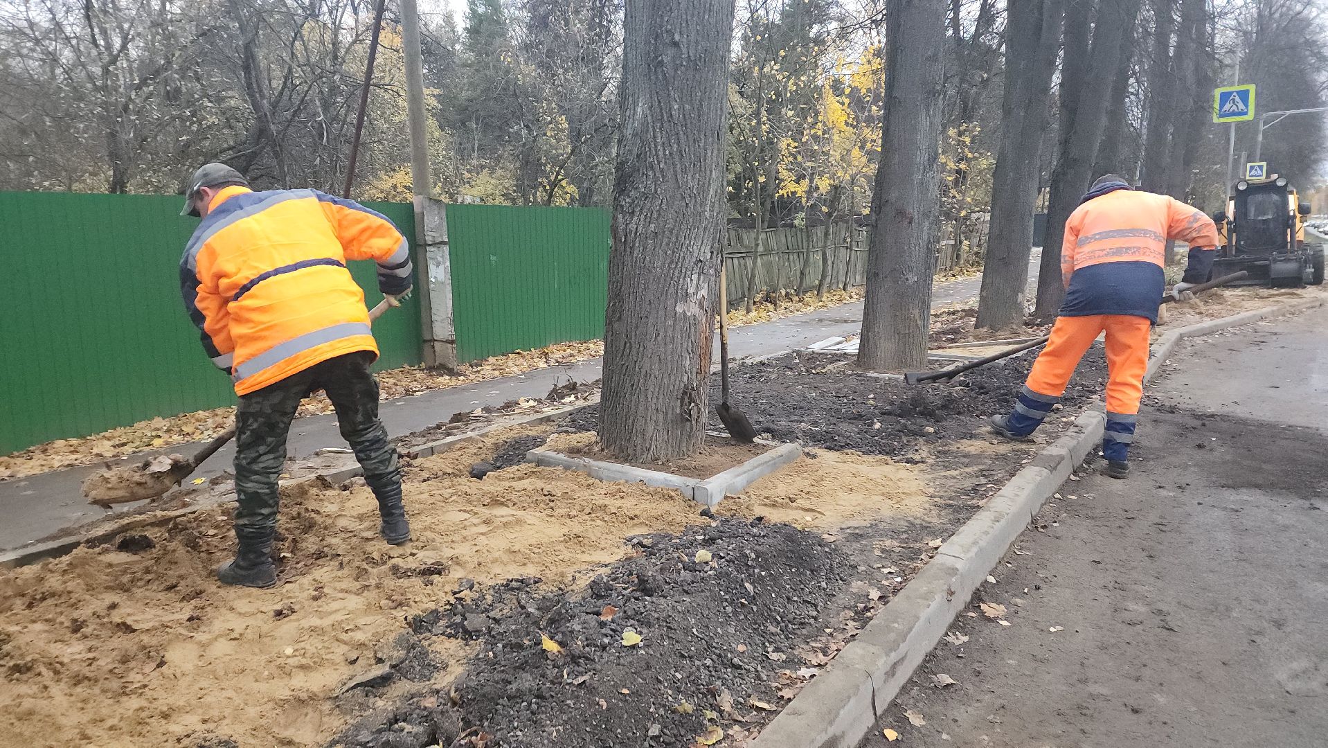 пушкино, автобусная остановка, площадка, жители, общественный транспорт, зеленые аллеи, липа,