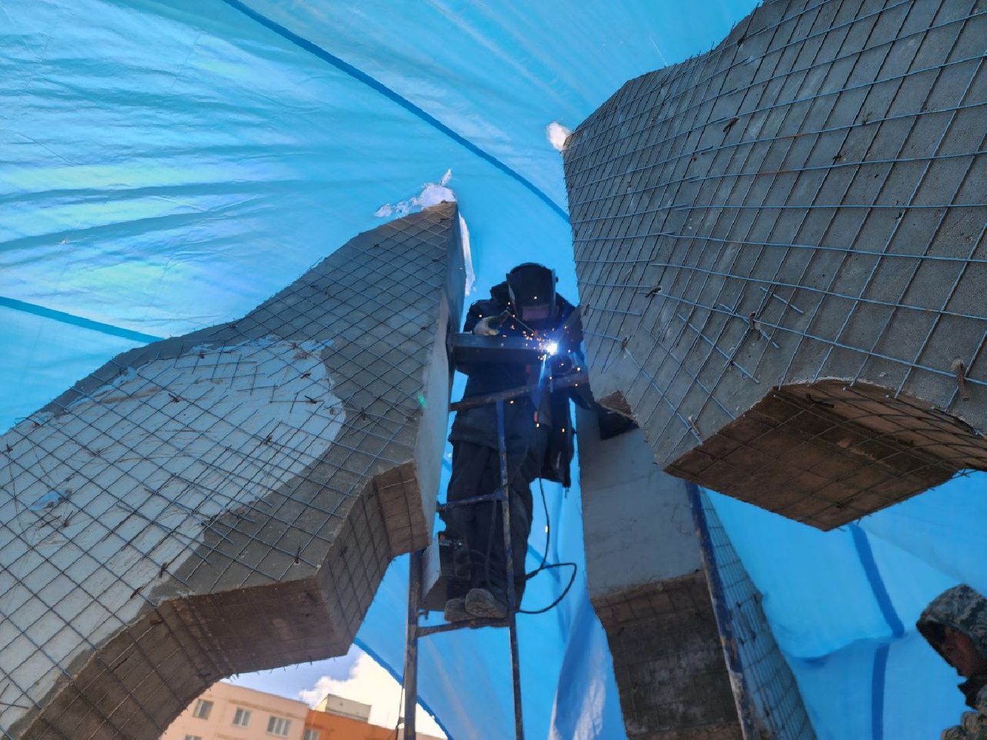 можайск, можайский городской округ, подмосковье, памятник, памятника Ветеранам локальных войн и военных конфликтов, возведение памятника, память, благоустройство, работы, вертикалки,