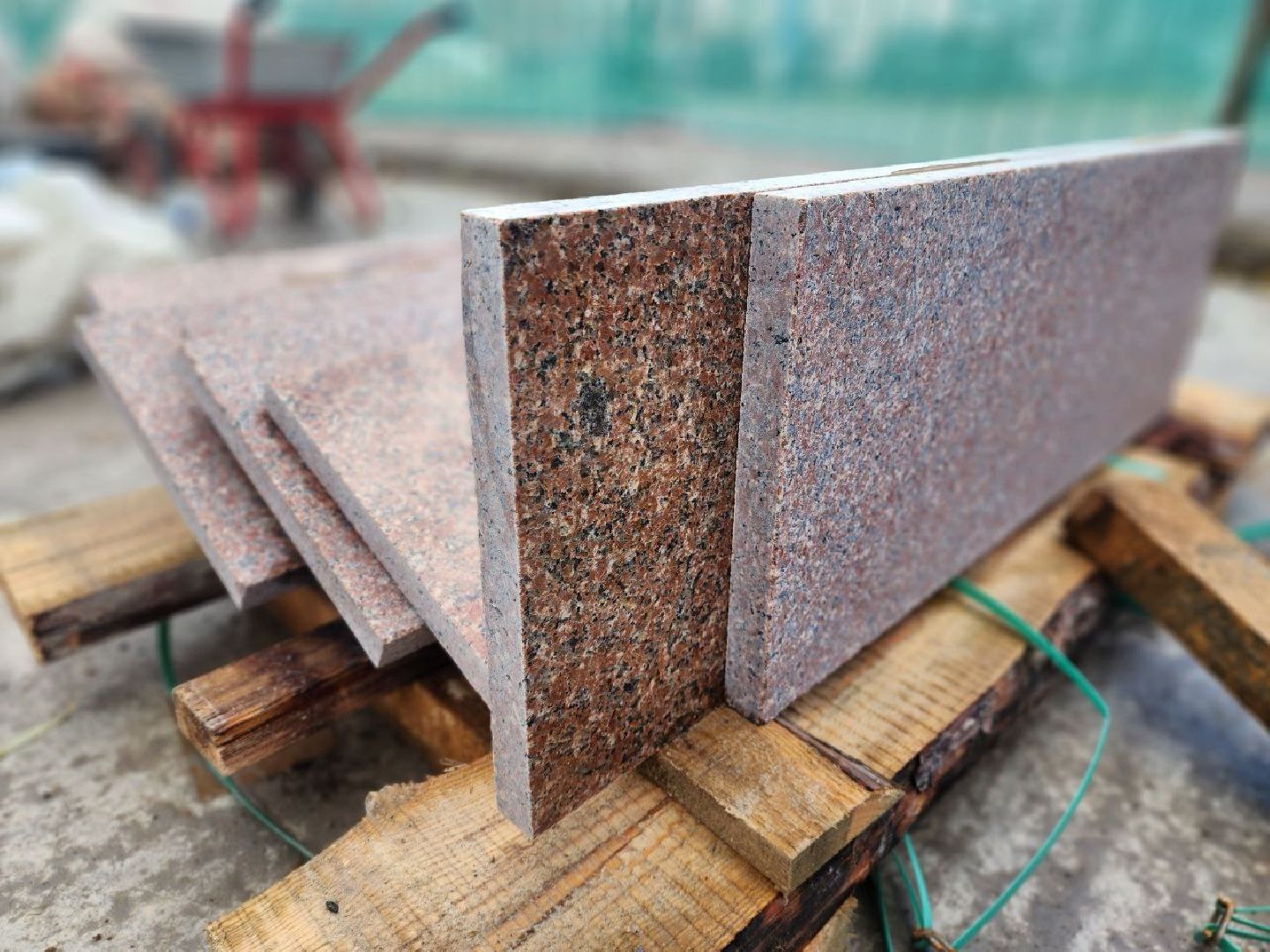 можайск, можайский городской округ, подмосковье, памятник, памятника Ветеранам локальных войн и военных конфликтов, возведение памятника, память, благоустройство, работы, вертикалки,