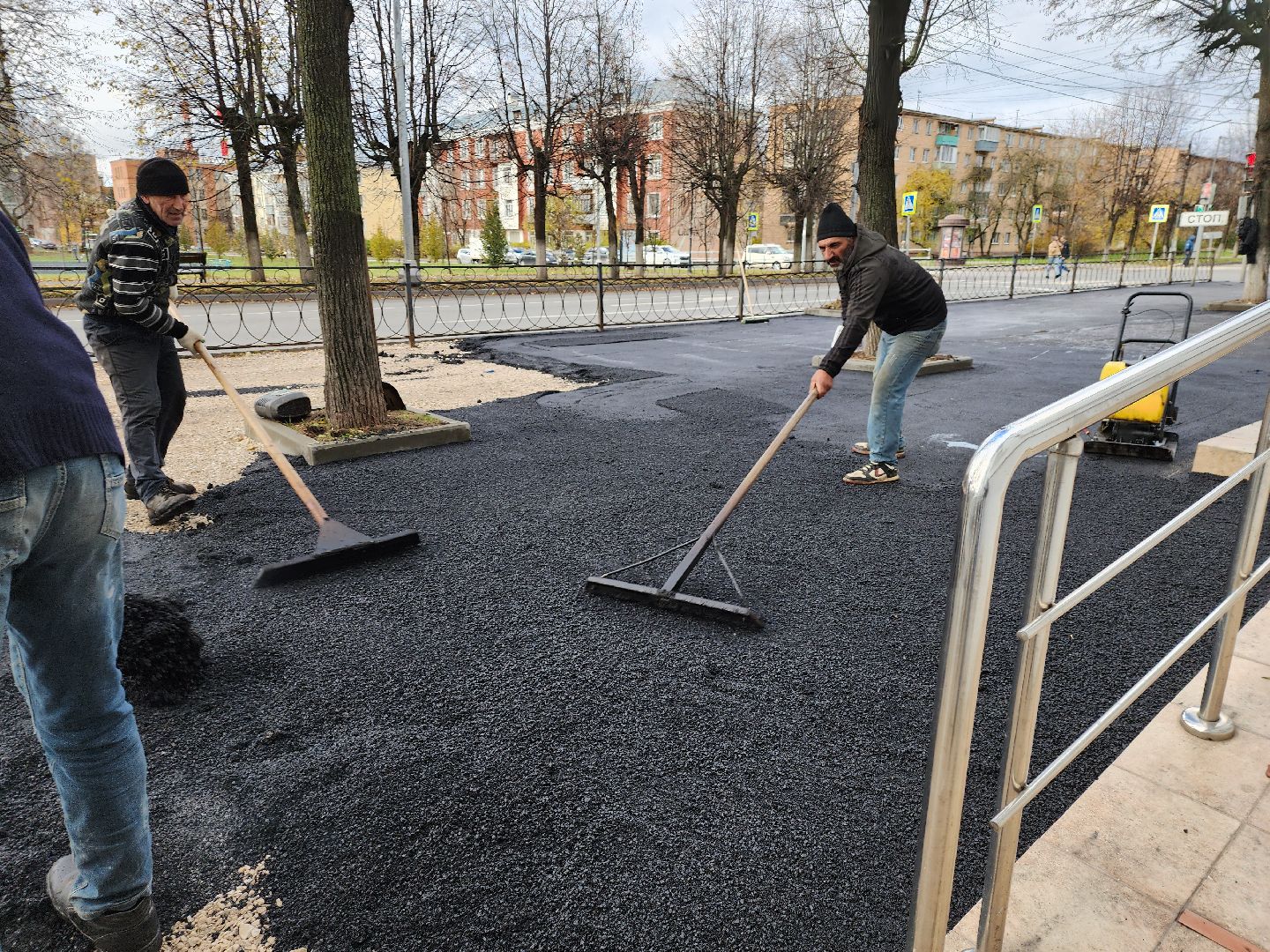 серпухов, подмосковье, благоустройство, укладка асфальта, проезд Мишина, вертикалки,
