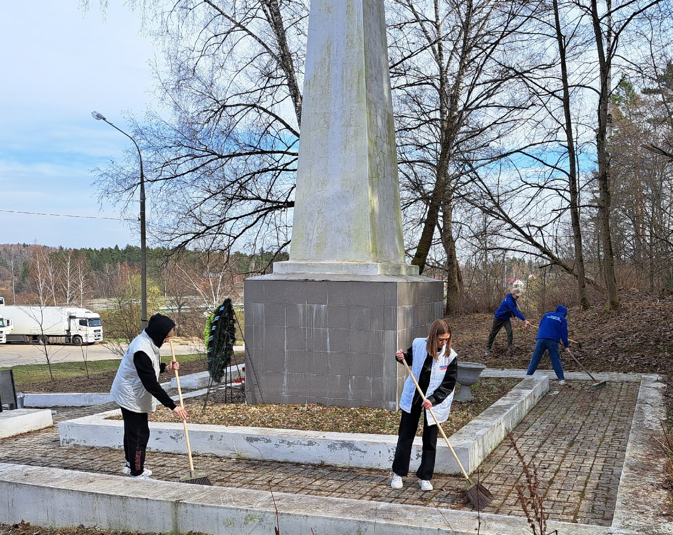 Молодая гвардия, Памятники, Благоустройство, Субботник, Уборка, Акция