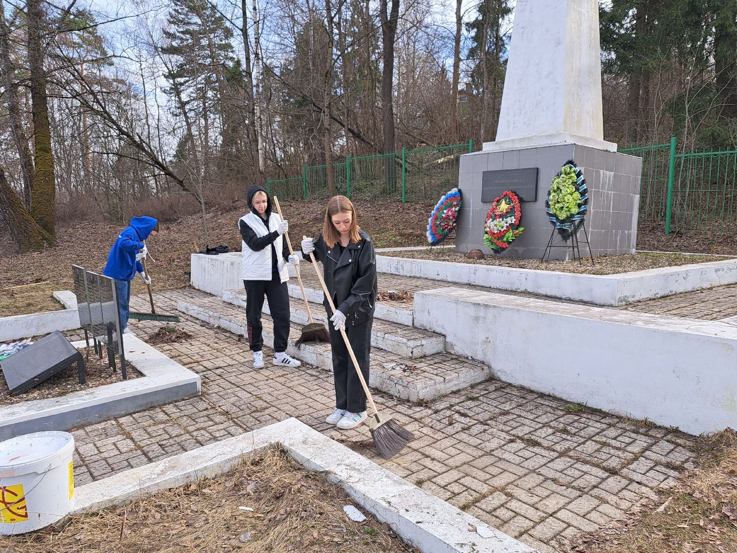 Молодая гвардия, Памятники, Благоустройство, Субботник, Уборка, Акция