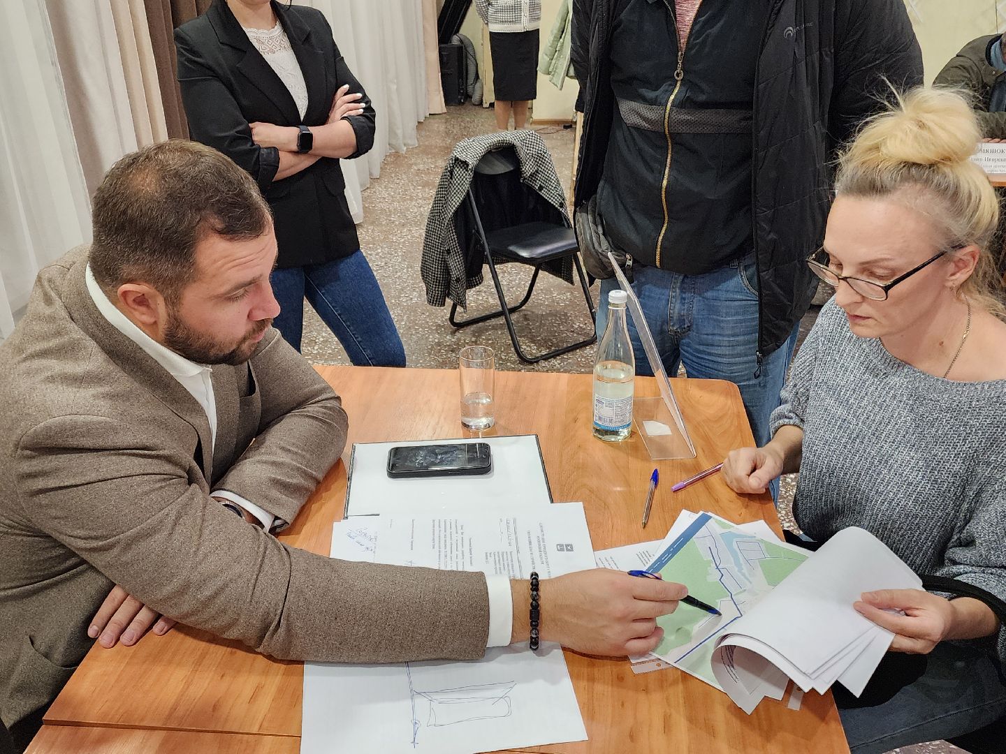 Чехов, село Дубна, выездная администрация, встреча с жителями, обращения граждан, обустройство дороги, освещение, проезд, глава округа михаил собакин,