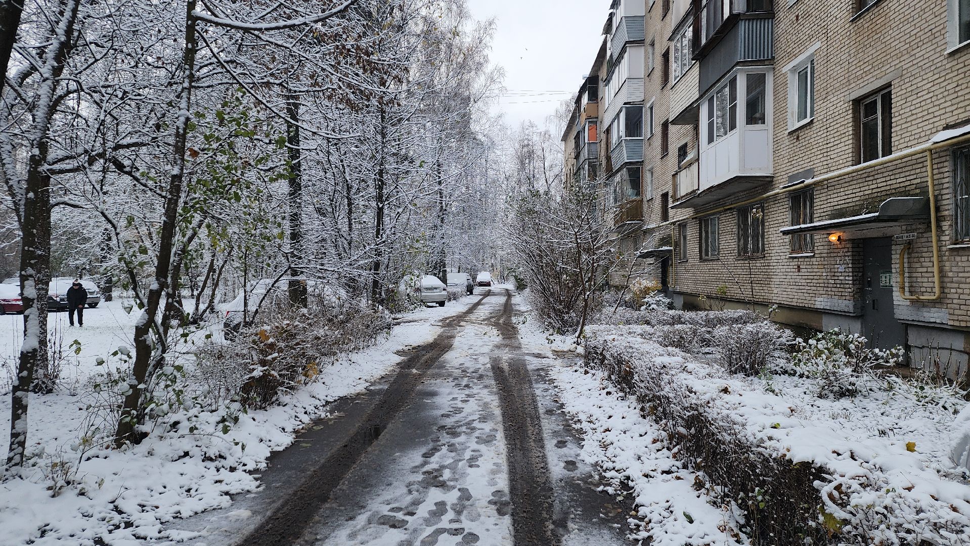 пушкино, первый снег, уборка снега, трактор, рабочие, лопаты, погода, вертикалки