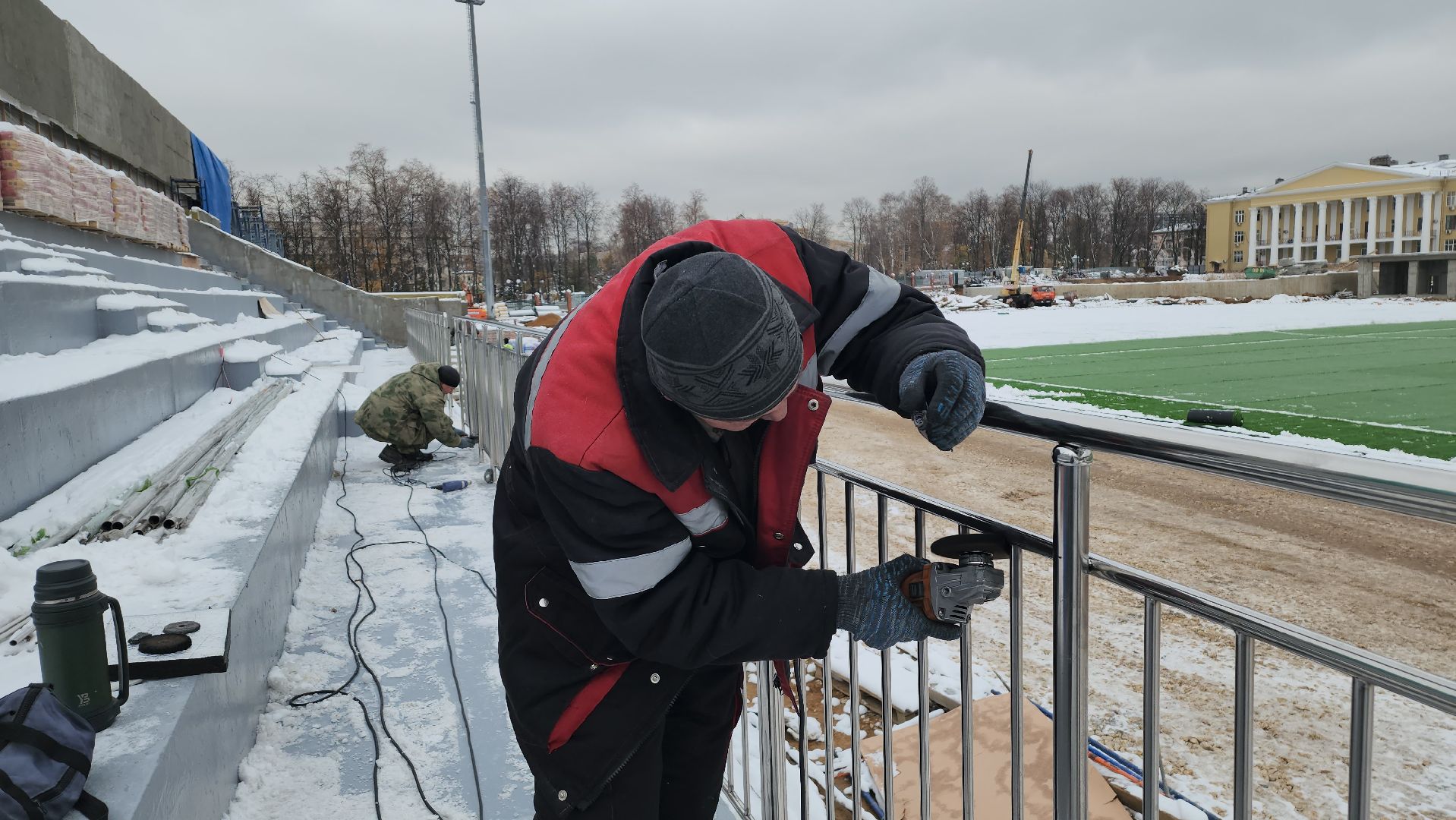 стадион торпедо, люберцы, строители, футбольное поле,