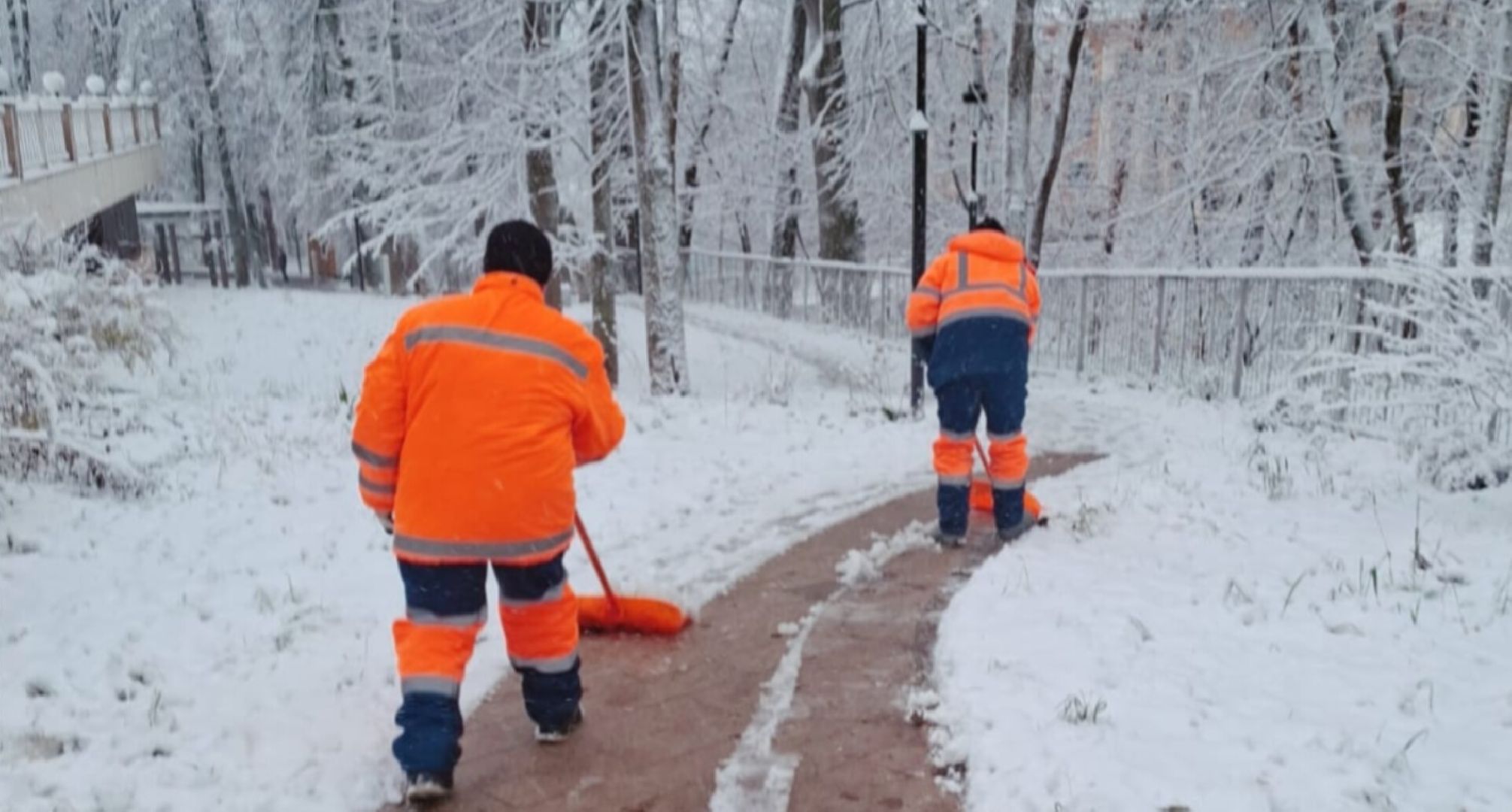 Звенигород, уборка городских территорий, жкх,Вертикалка, вертикальное видео, Снег, Уборка снега, Первый снег, Коммунальщики,