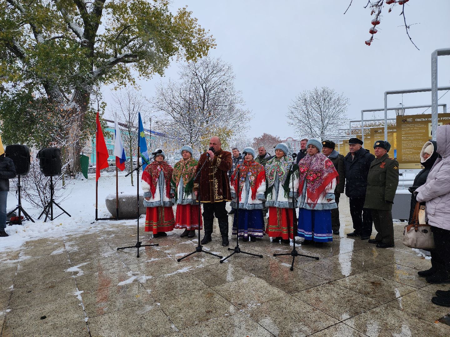 Коломна, выставка под открытым небом, иконы, вертикалки,