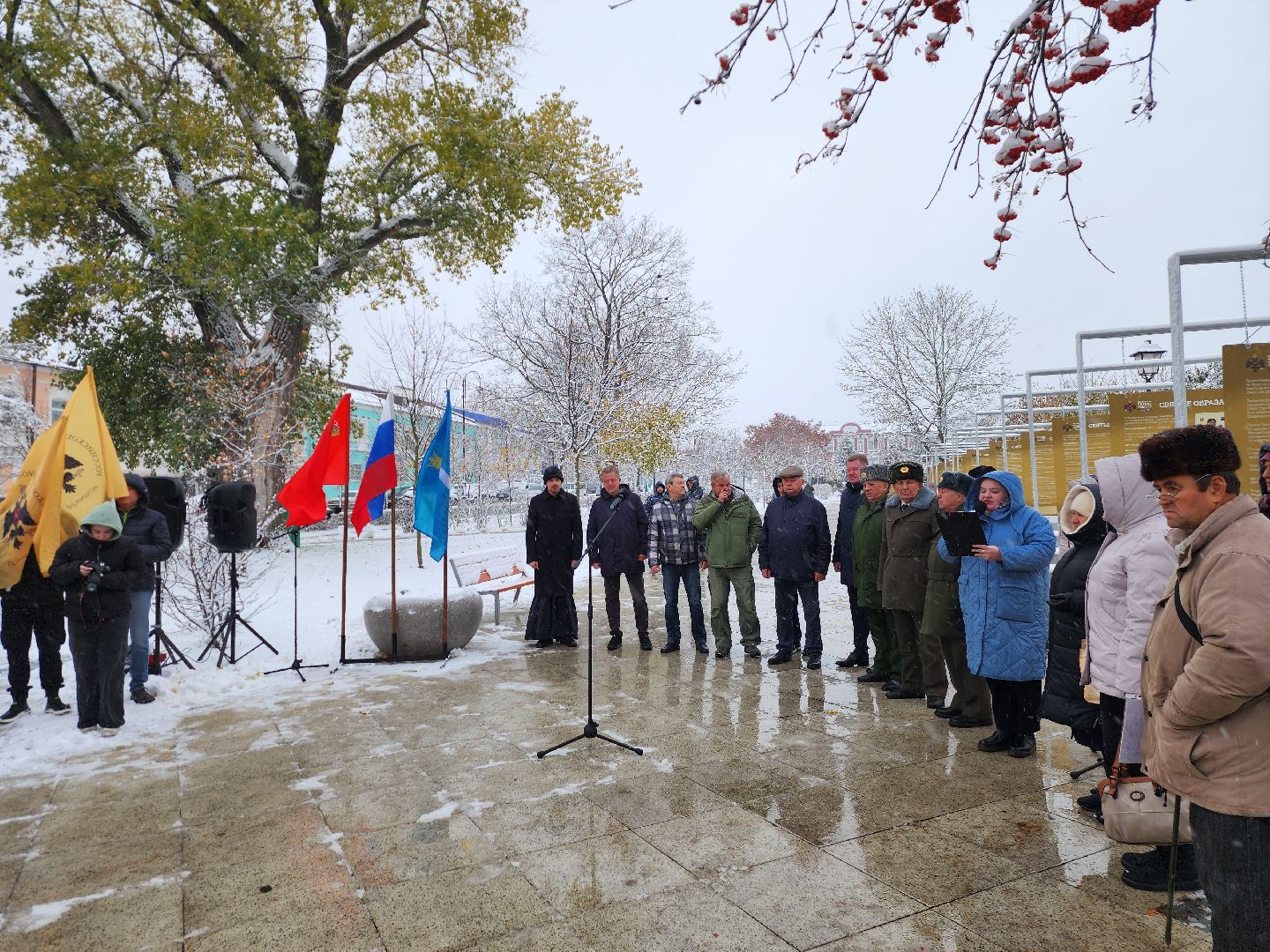 Коломна, выставка под открытым небом, иконы, вертикалки,