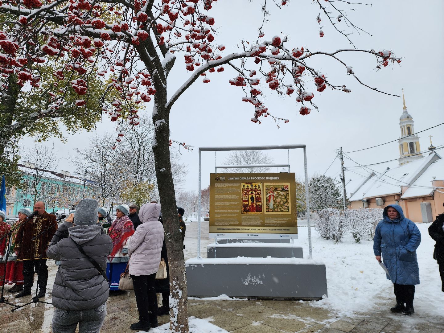 Коломна, выставка под открытым небом, иконы, вертикалки,